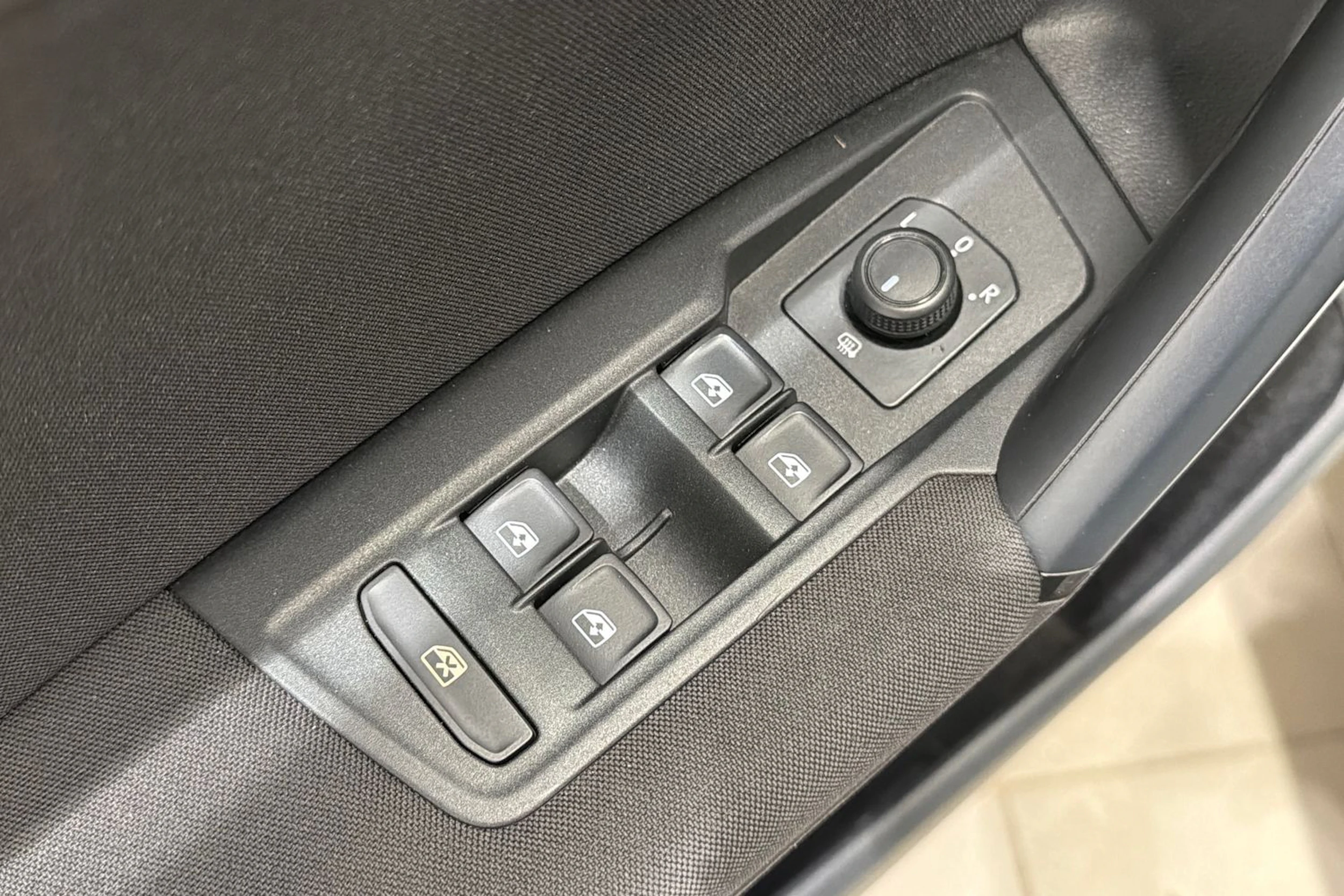 Valkoinen Volkswagen Tiguan 2021 kuva 15.