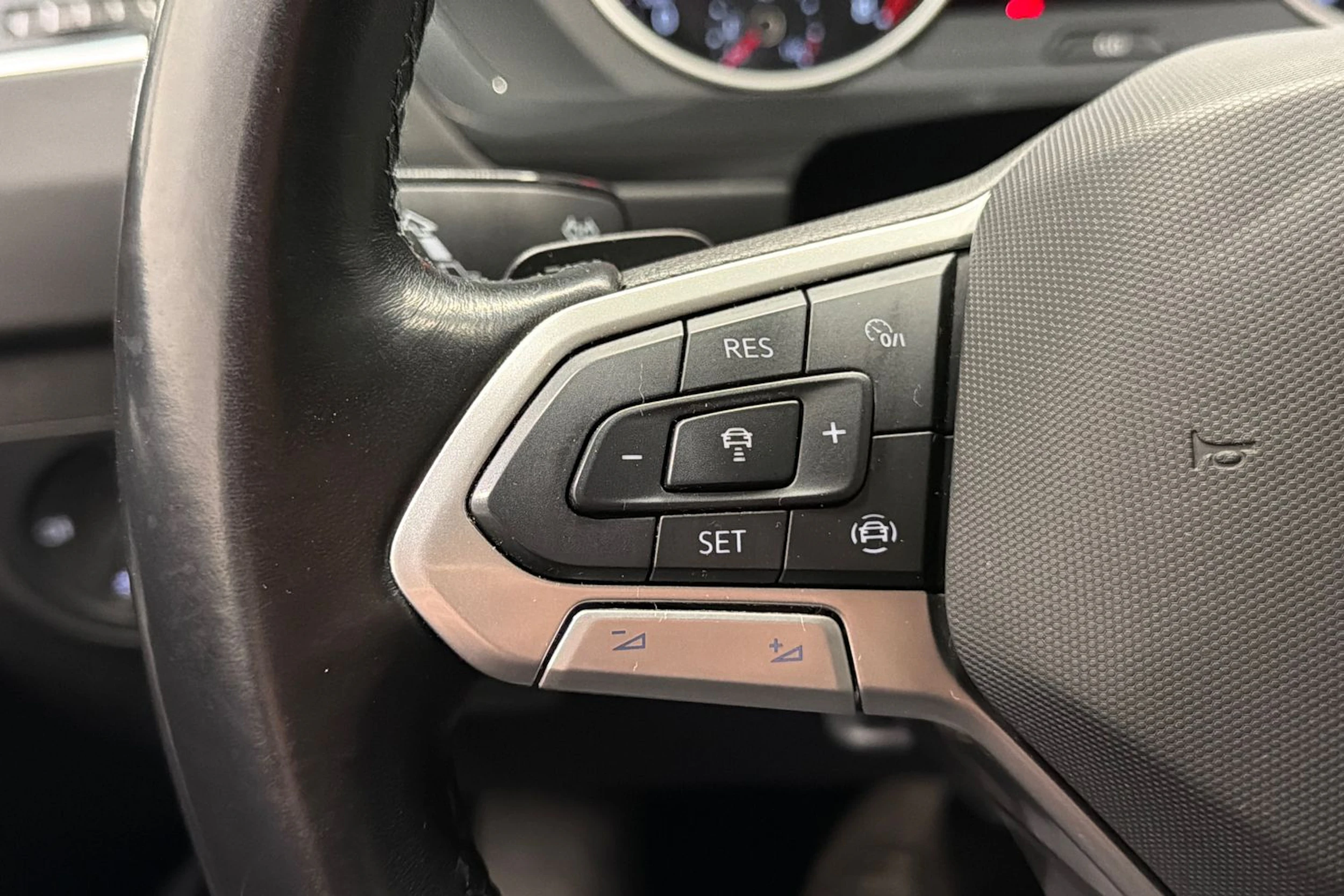 Valkoinen Volkswagen Tiguan 2021 kuva 17.