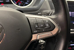 Valkoinen Volkswagen Tiguan 2021 kuva 18.