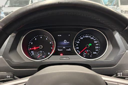 Valkoinen Volkswagen Tiguan 2021 kuva 19.