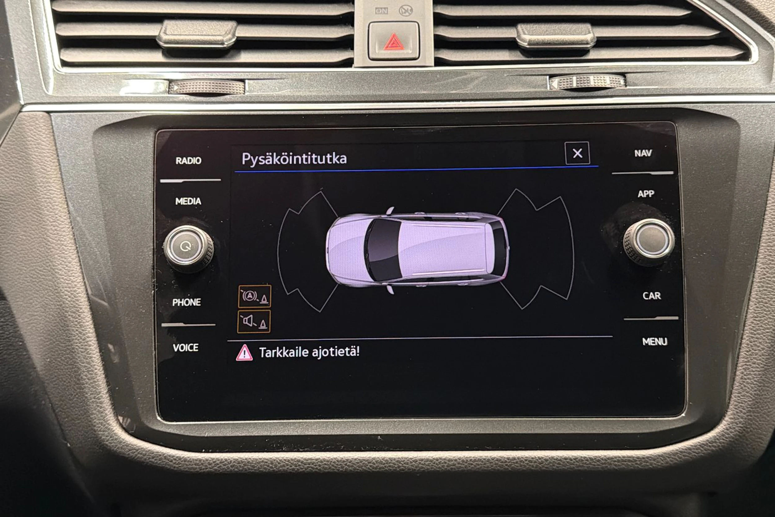 Valkoinen Volkswagen Tiguan 2021 kuva 20.