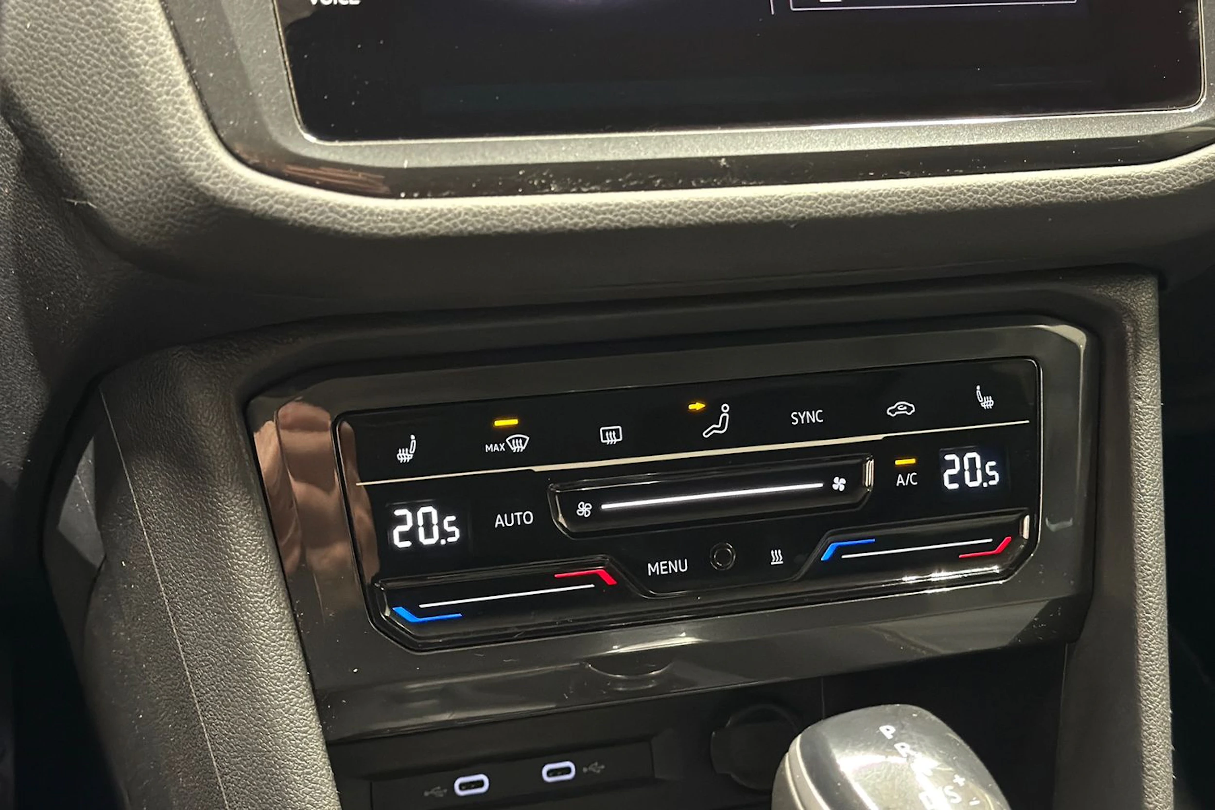 Valkoinen Volkswagen Tiguan 2021 kuva 23.