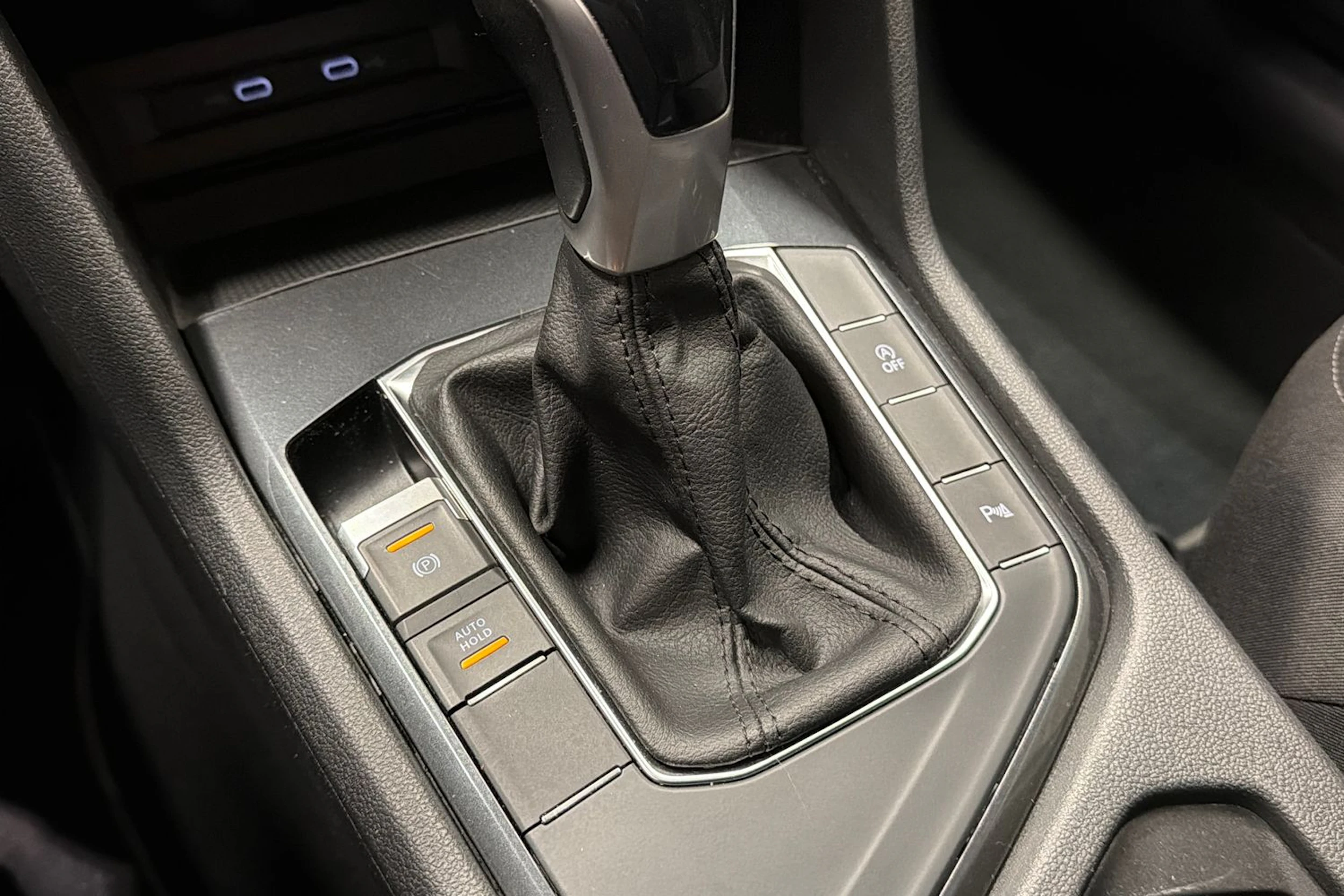 Valkoinen Volkswagen Tiguan 2021 kuva 24.