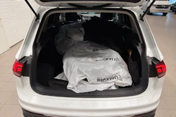 Valkoinen Volkswagen Tiguan 2021 kuva 28.