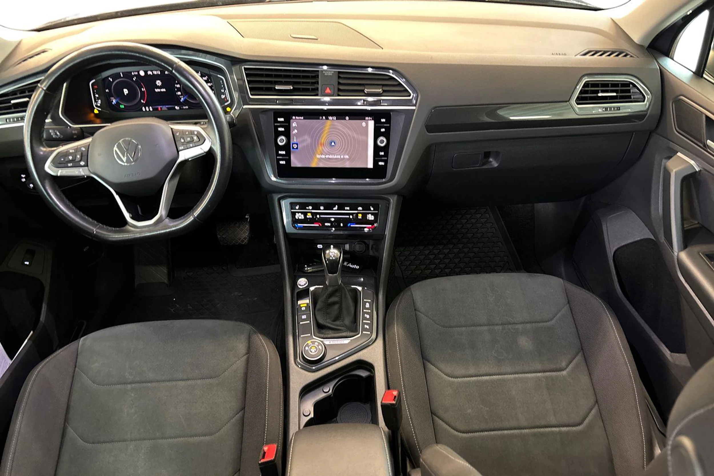 Harmaa Volkswagen Tiguan 2021 kuva 9.