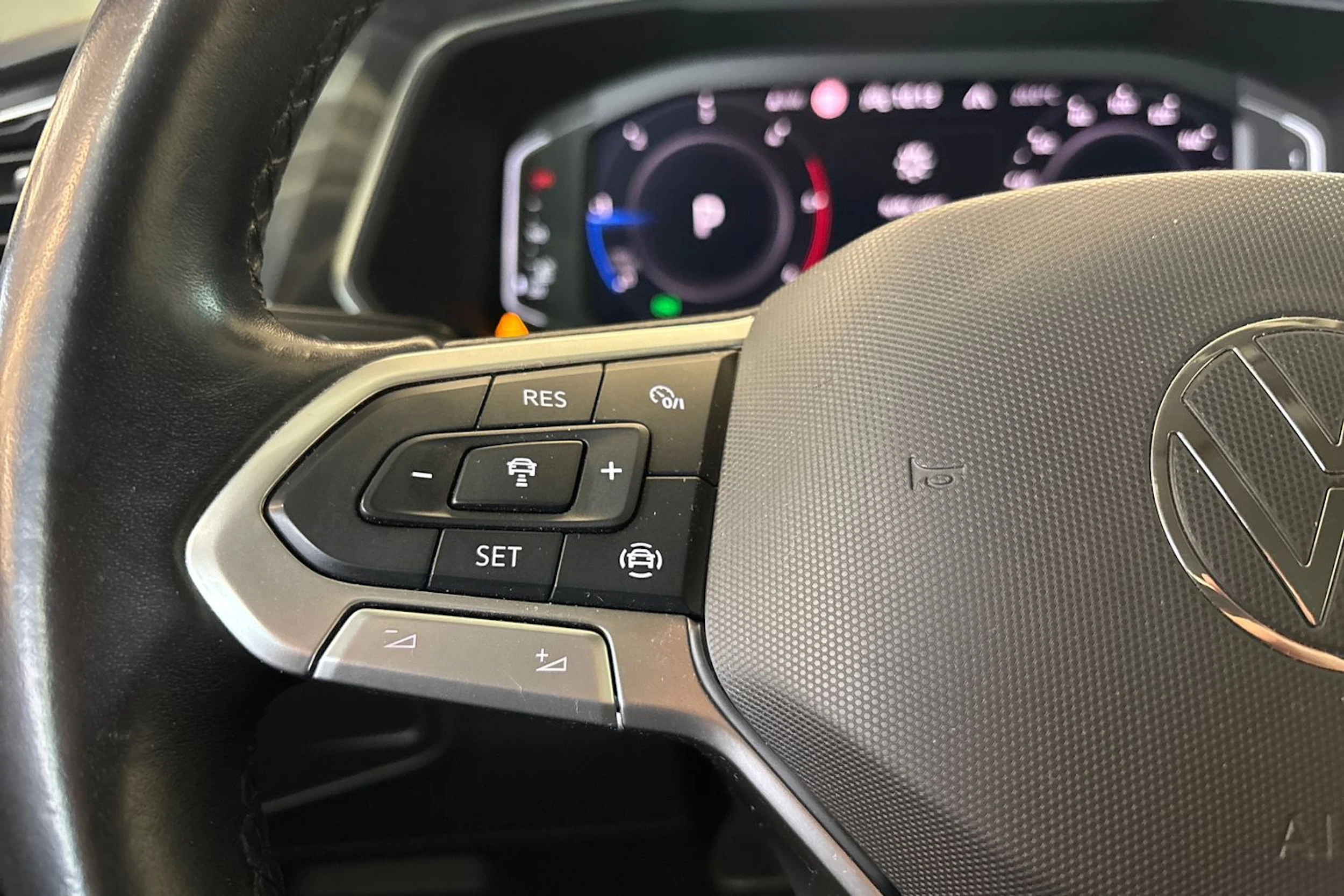 Harmaa Volkswagen Tiguan 2021 kuva 19.