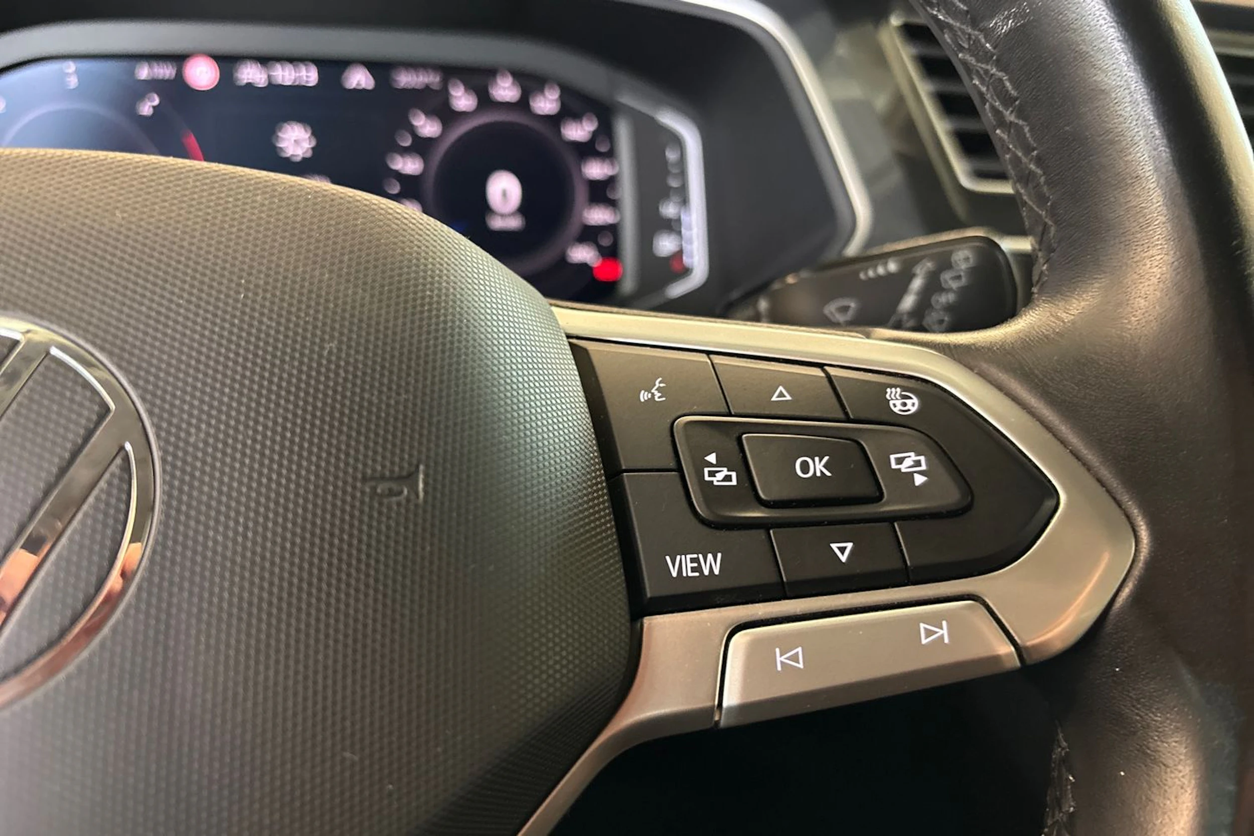 Harmaa Volkswagen Tiguan 2021 kuva 20.