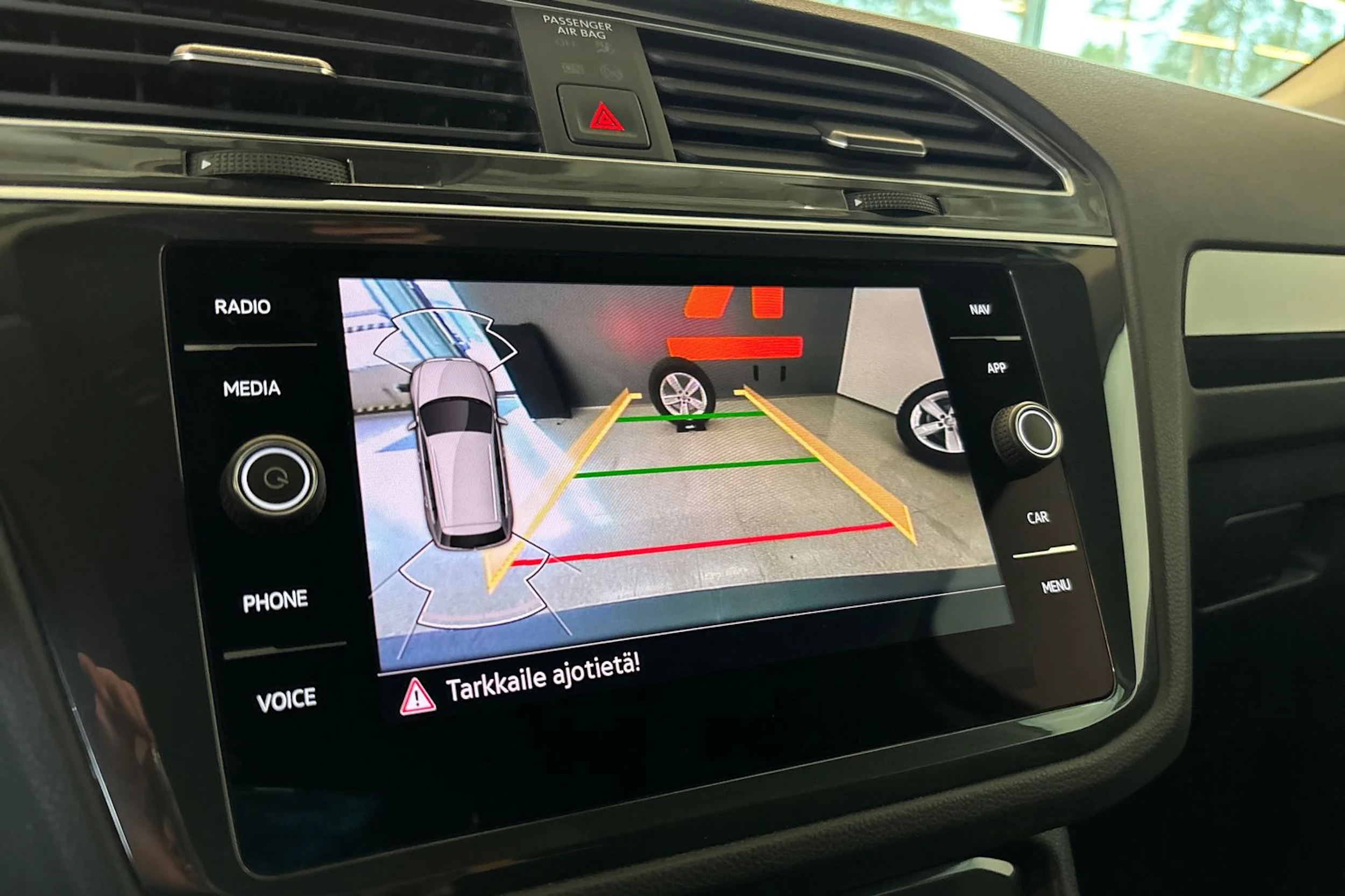 Harmaa Volkswagen Tiguan 2021 kuva 23.