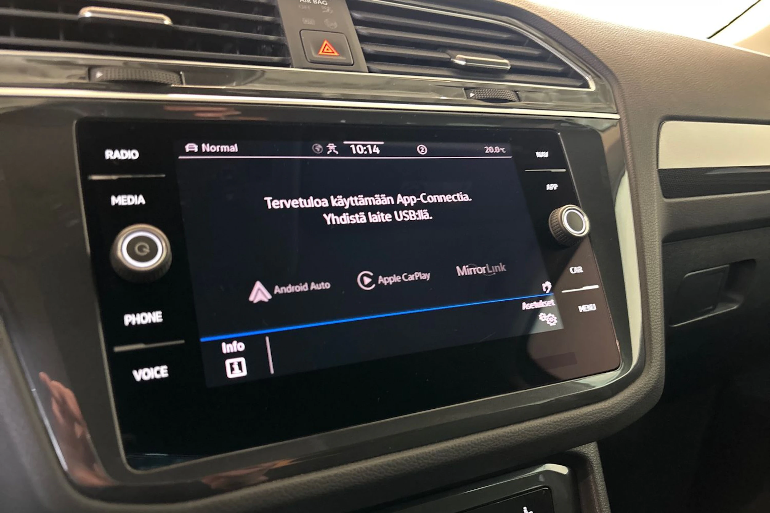 Harmaa Volkswagen Tiguan 2021 kuva 24.