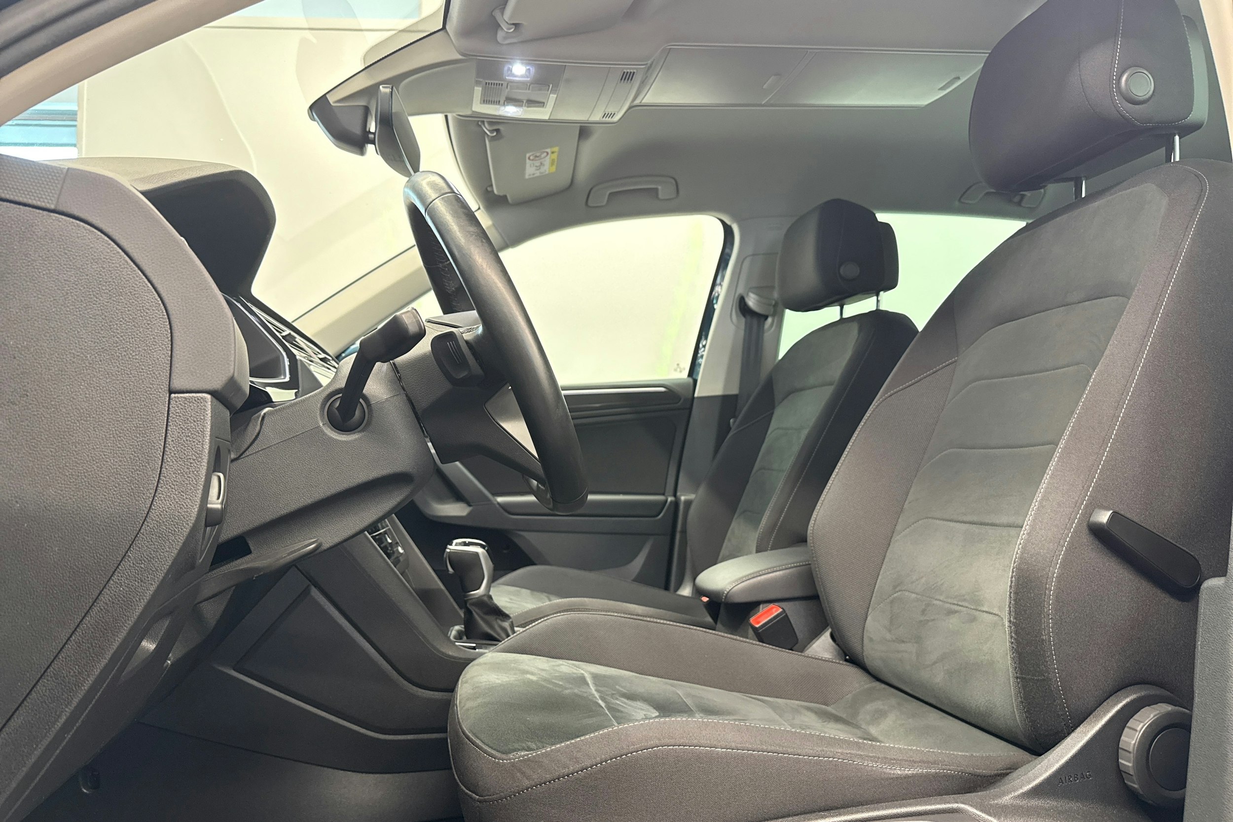 sininen Volkswagen Tiguan 2021 kuva 15.