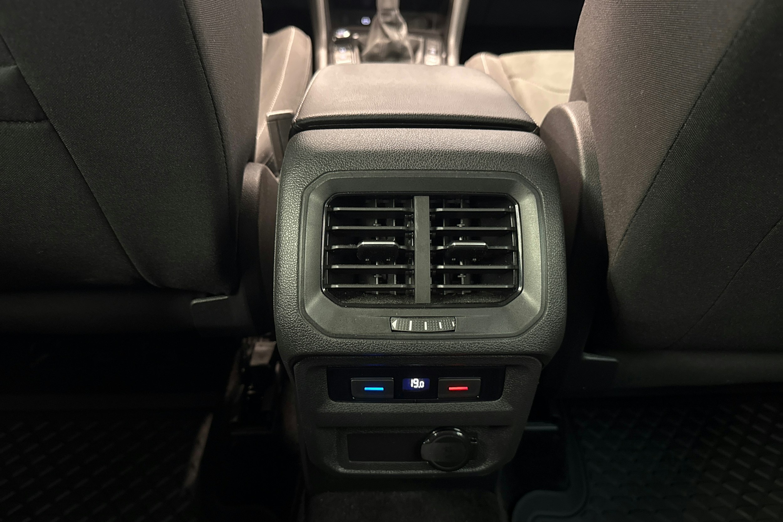 sininen Volkswagen Tiguan 2021 kuva 16.