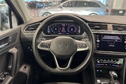 sininen Volkswagen Tiguan 2021 kuva 18.
