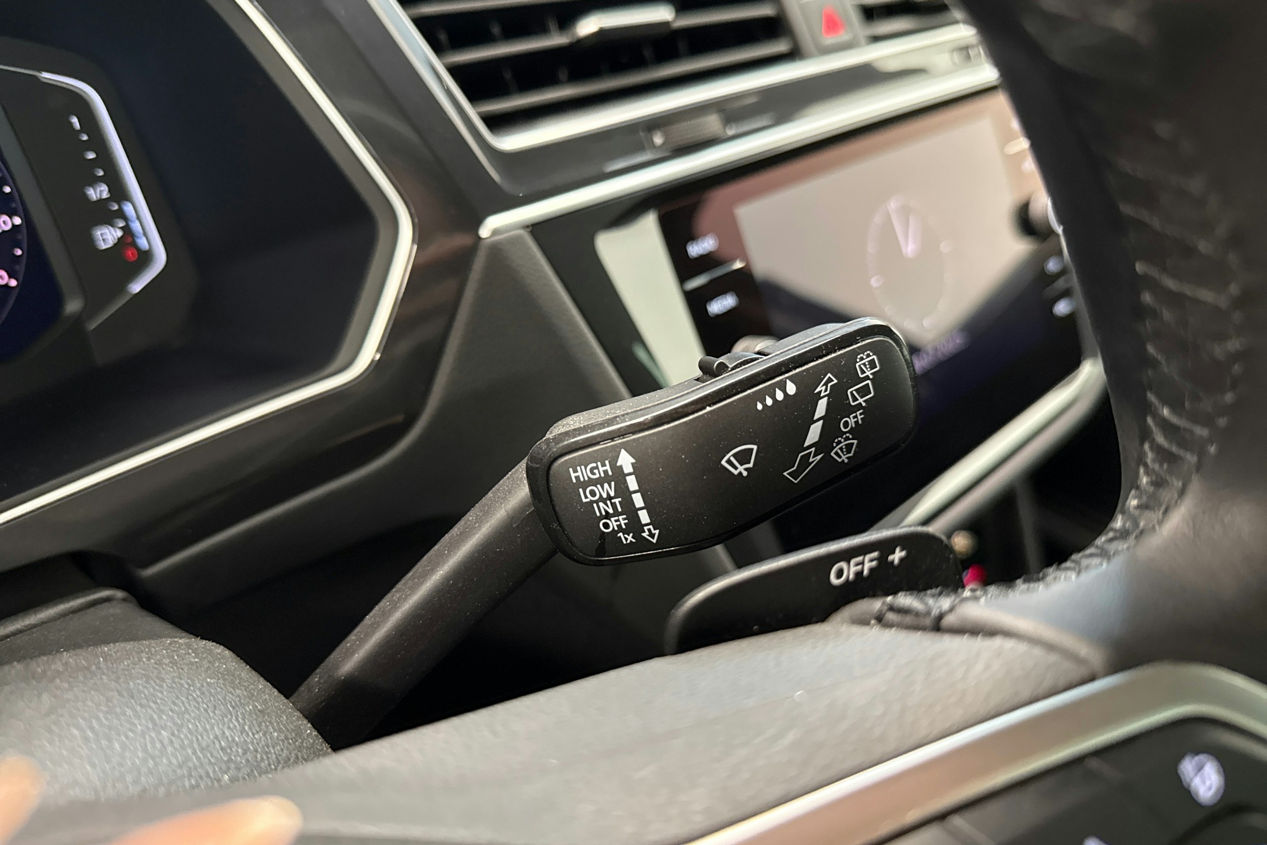sininen Volkswagen Tiguan 2021 kuva 21.