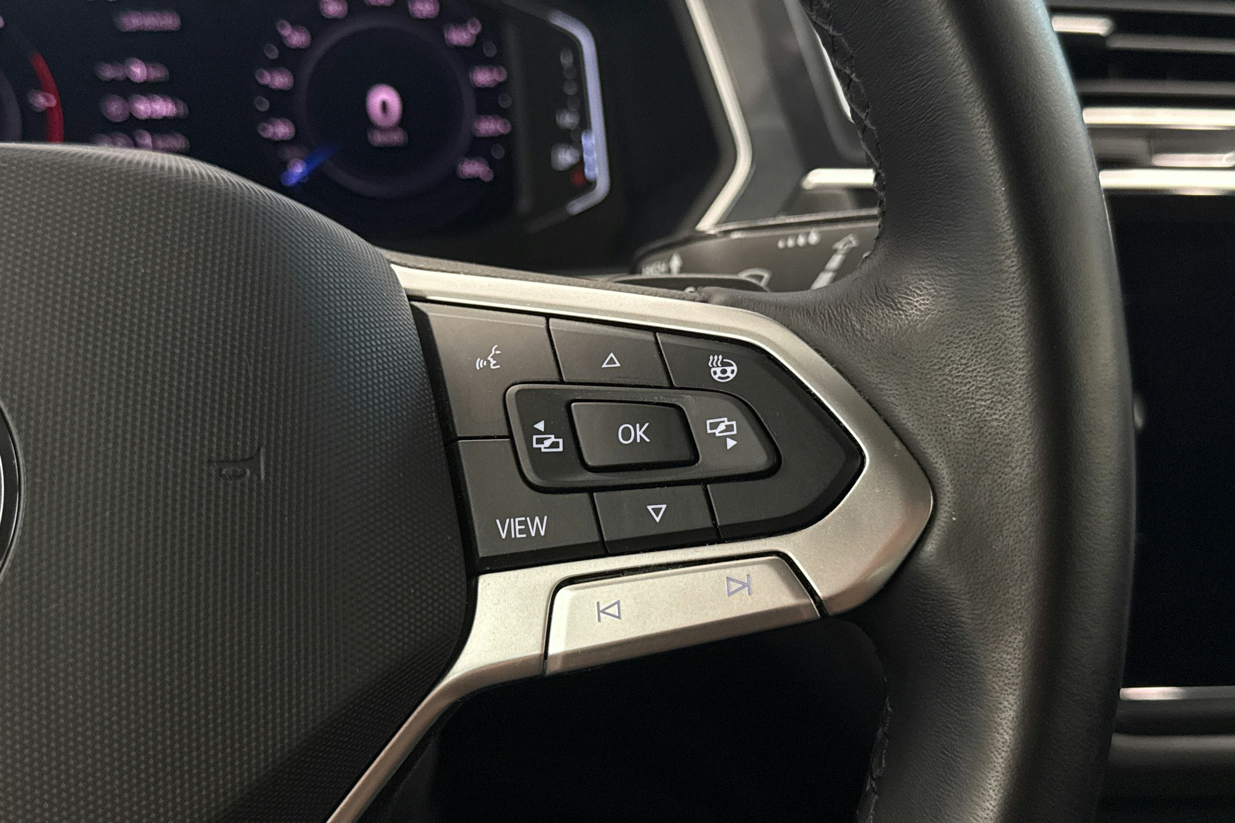 sininen Volkswagen Tiguan 2021 kuva 23.