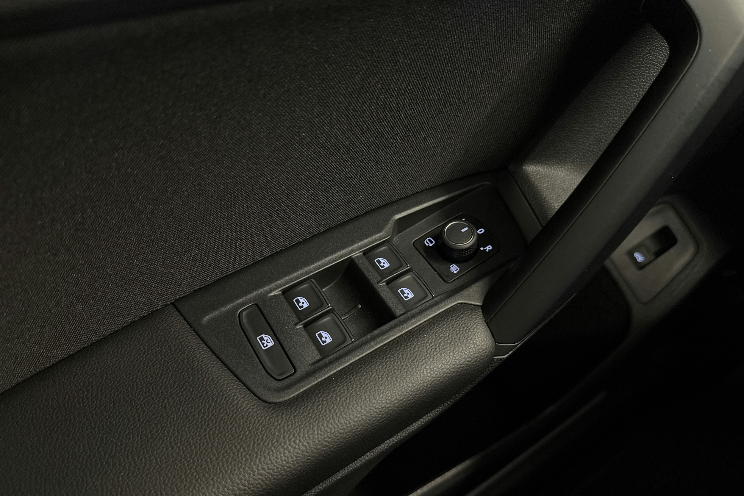 sininen Volkswagen Tiguan 2021 kuva 25.