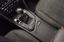 sininen Volkswagen Tiguan 2021 kuva 26.