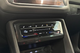 sininen Volkswagen Tiguan 2021 kuva 27.