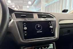 sininen Volkswagen Tiguan 2021 kuva 28.