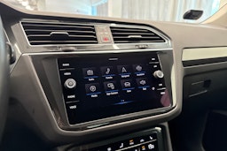 sininen Volkswagen Tiguan 2021 kuva 30.