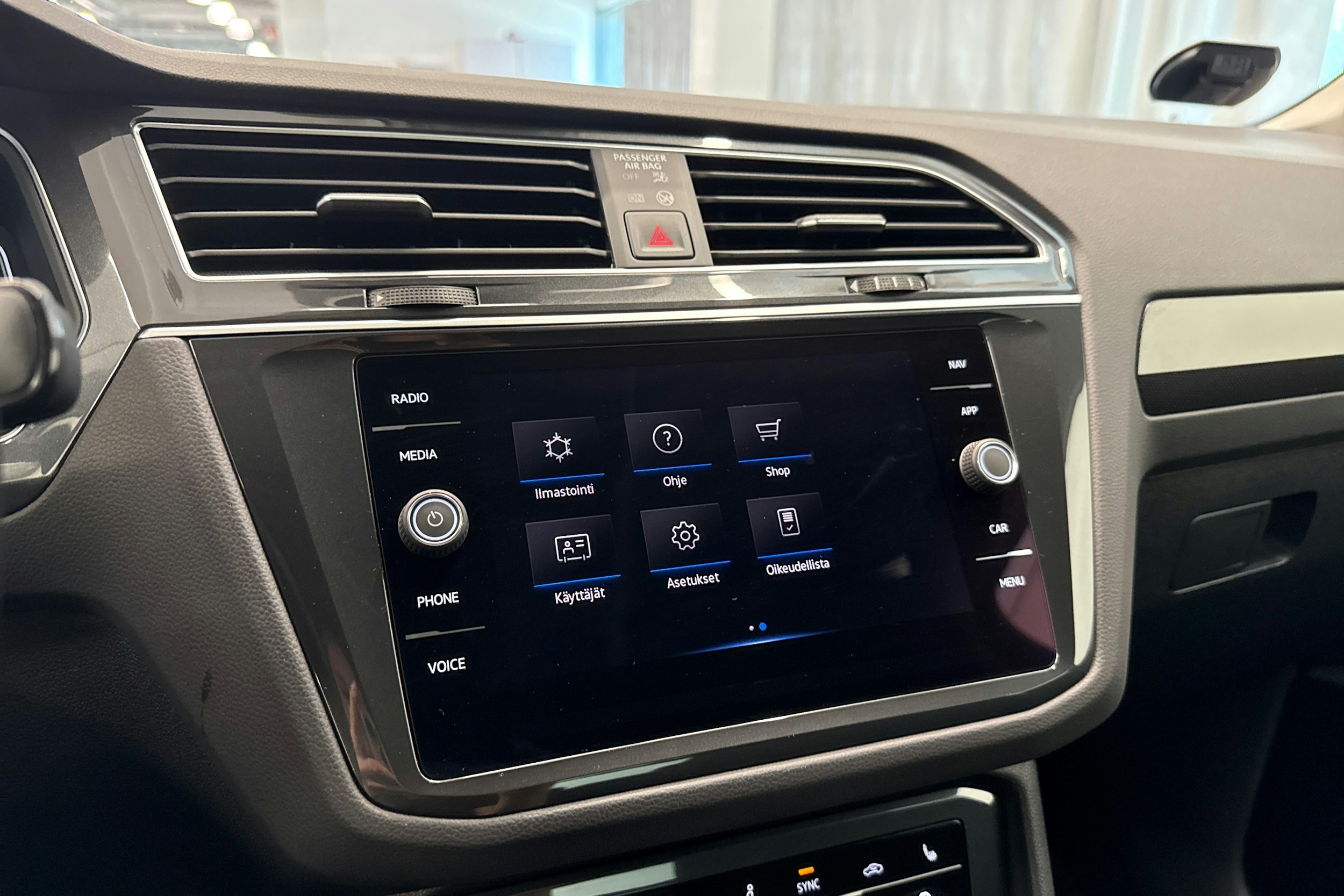 sininen Volkswagen Tiguan 2021 kuva 31.
