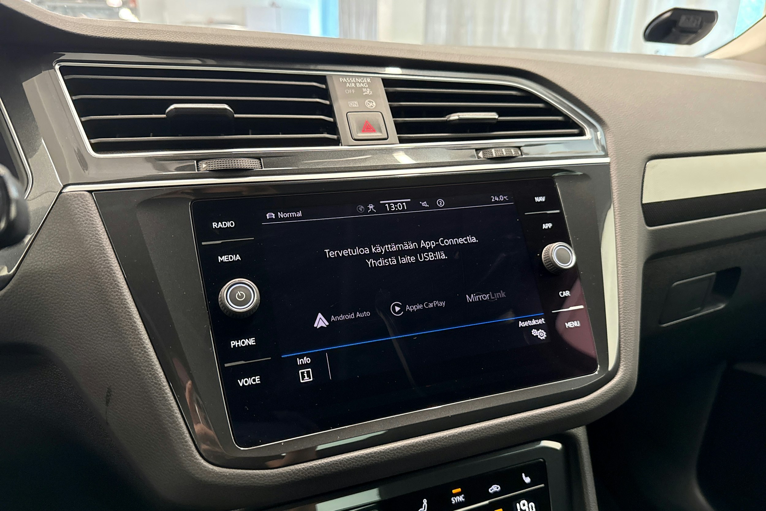 sininen Volkswagen Tiguan 2021 kuva 34.