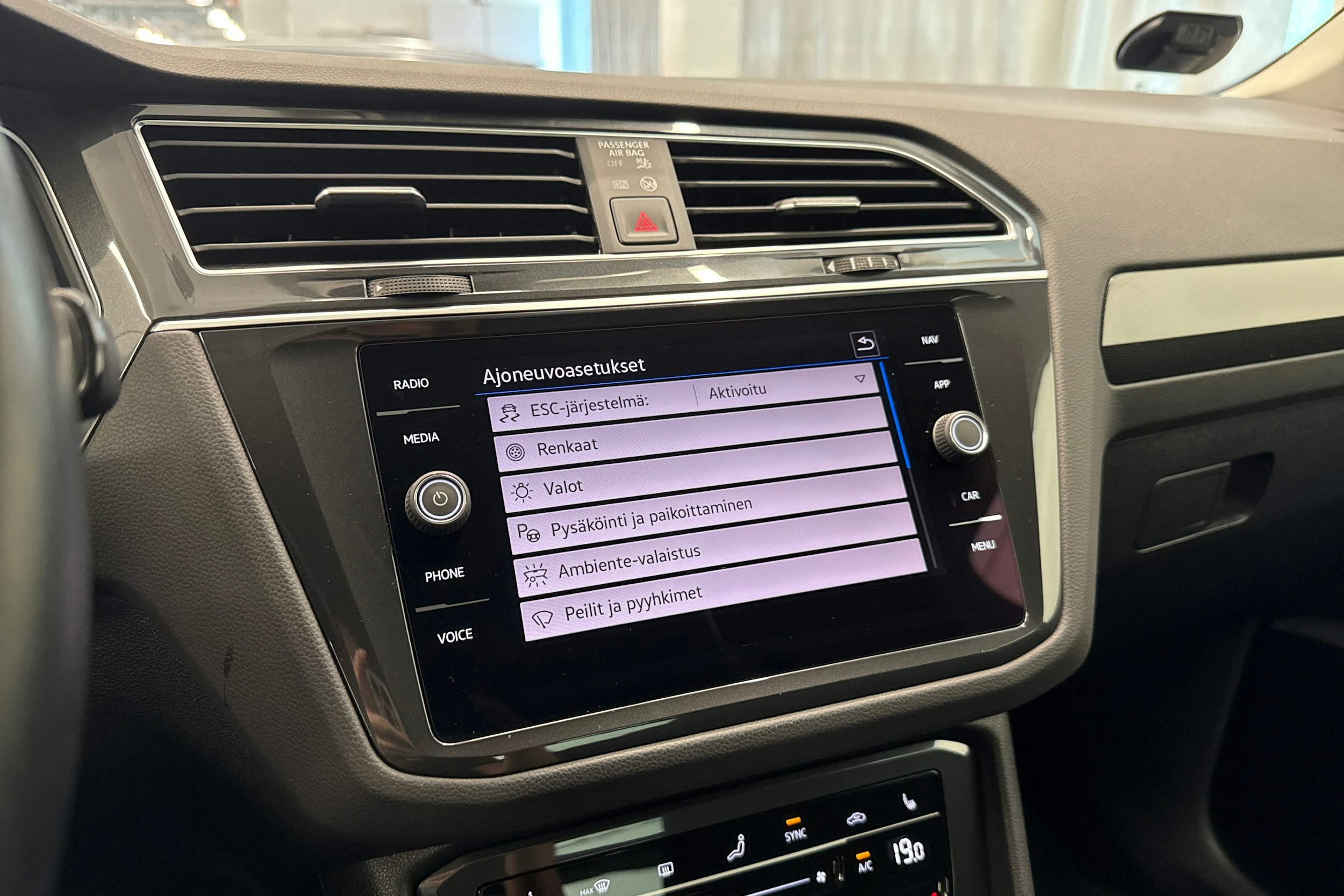 sininen Volkswagen Tiguan 2021 kuva 37.