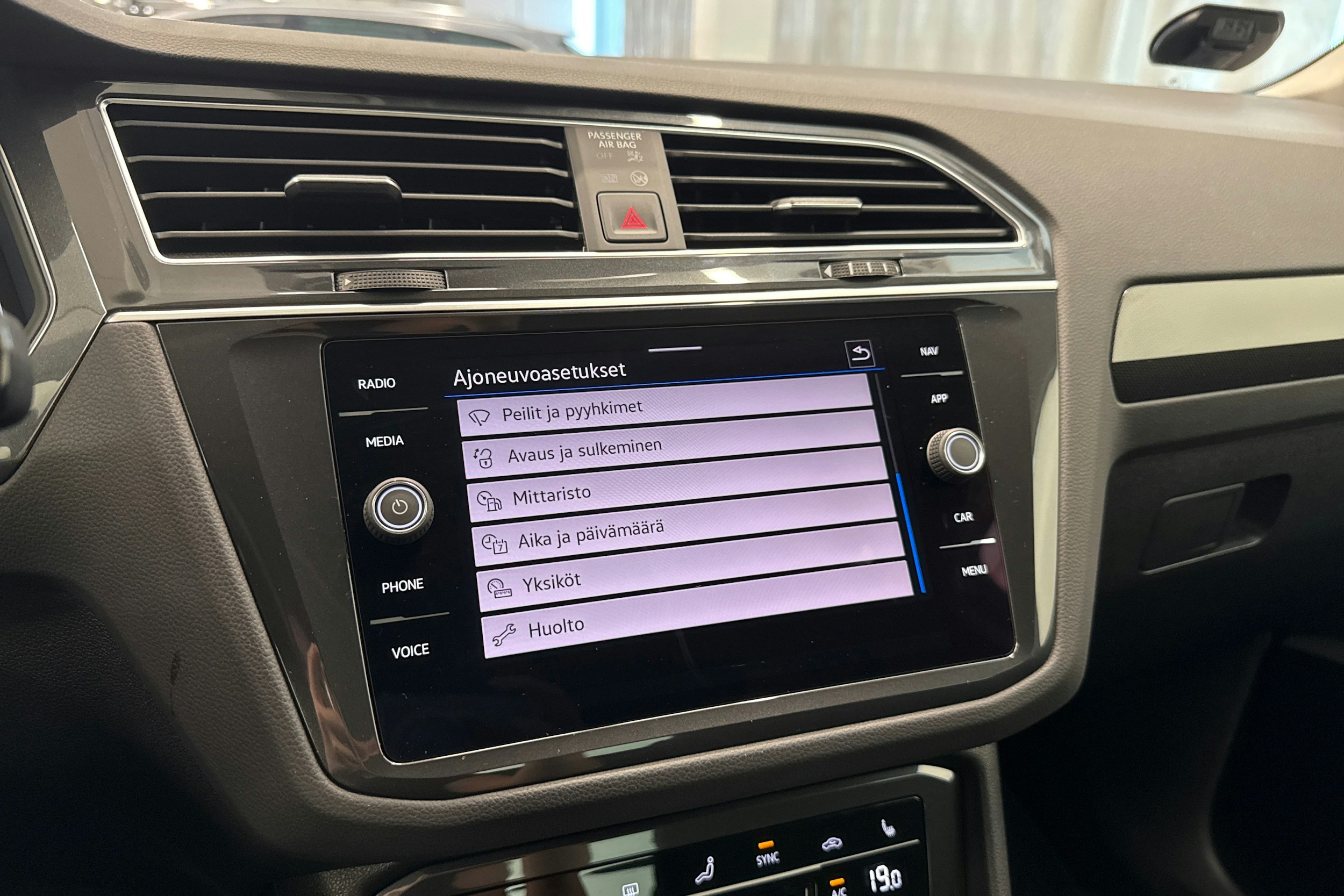 sininen Volkswagen Tiguan 2021 kuva 38.