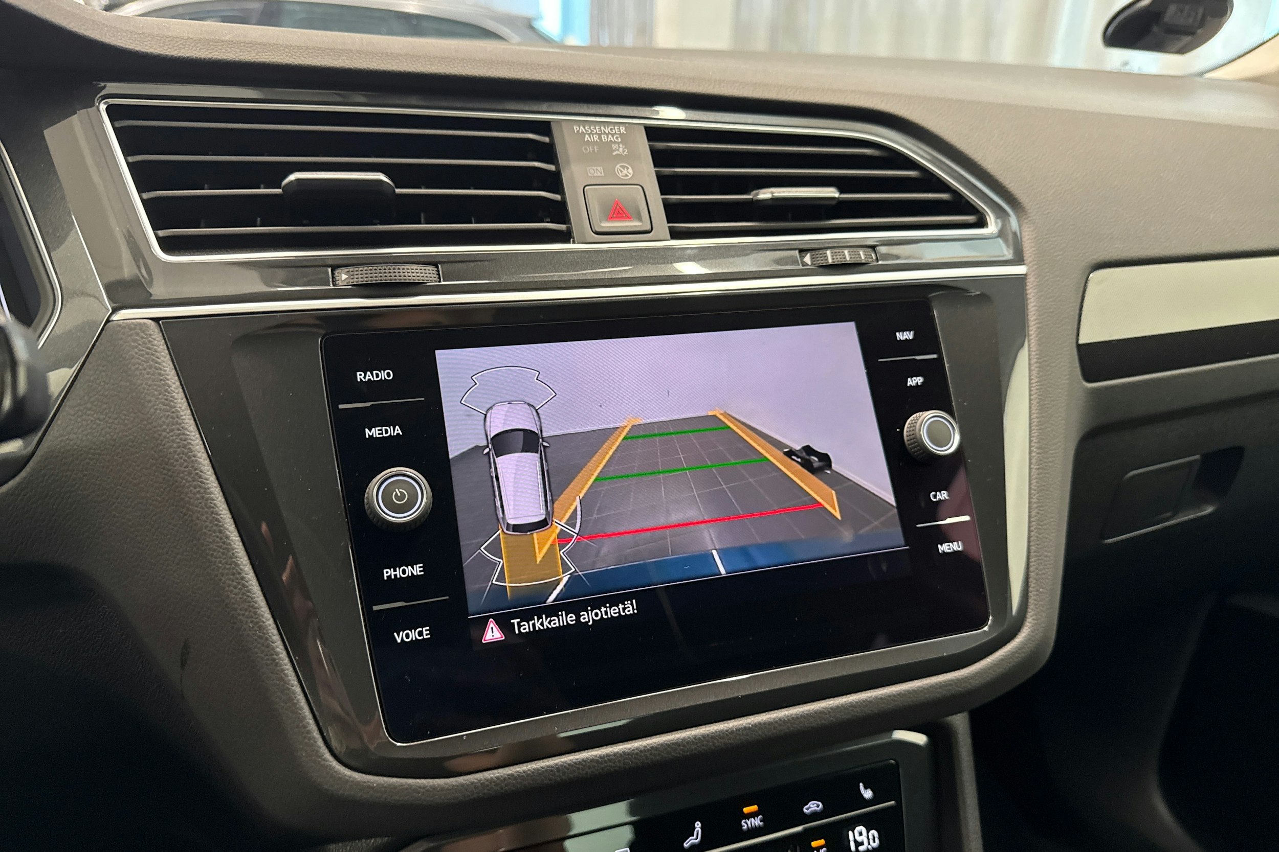 sininen Volkswagen Tiguan 2021 kuva 39.