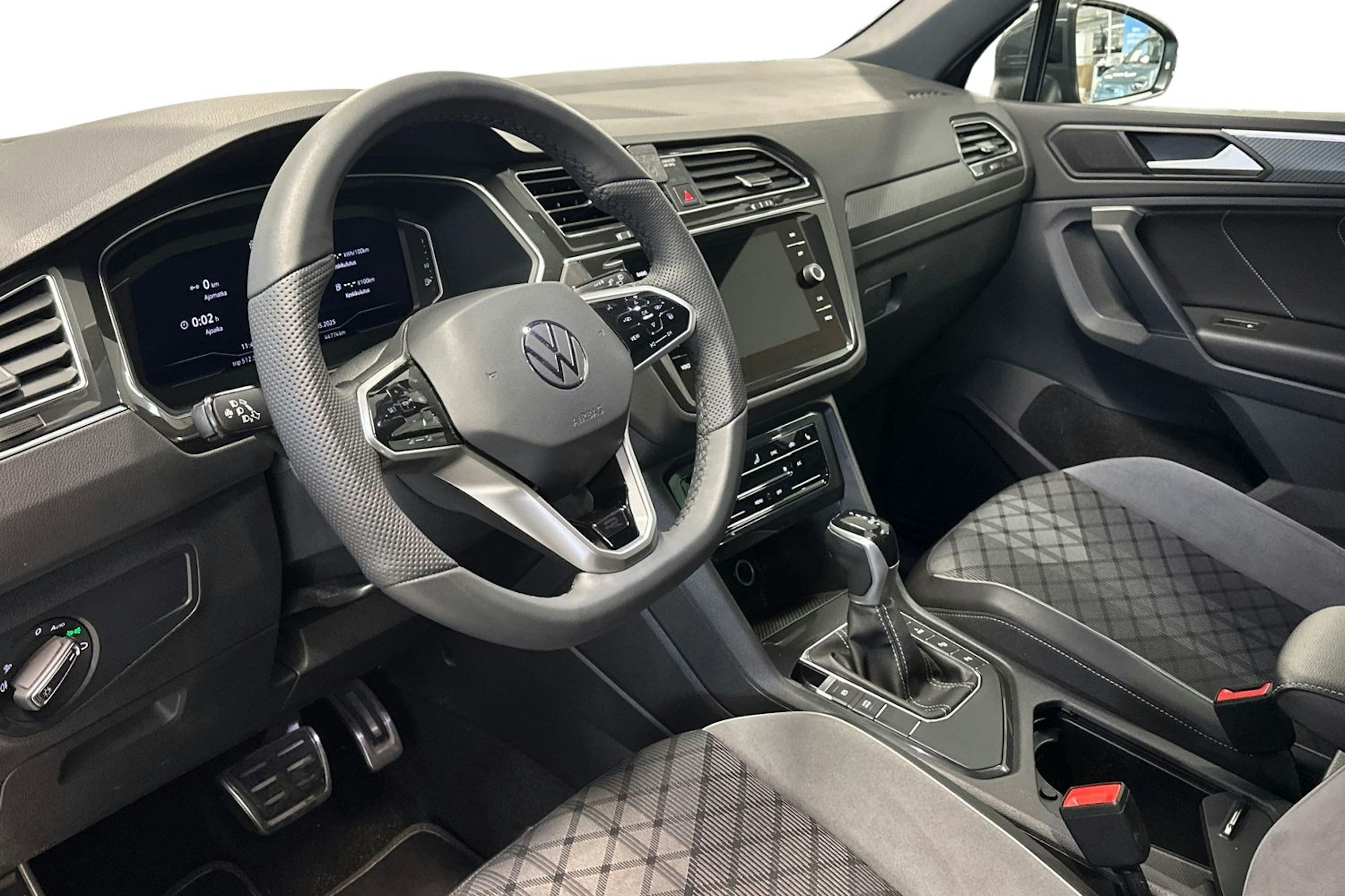 harmaa Volkswagen Tiguan 2021 kuva 7.