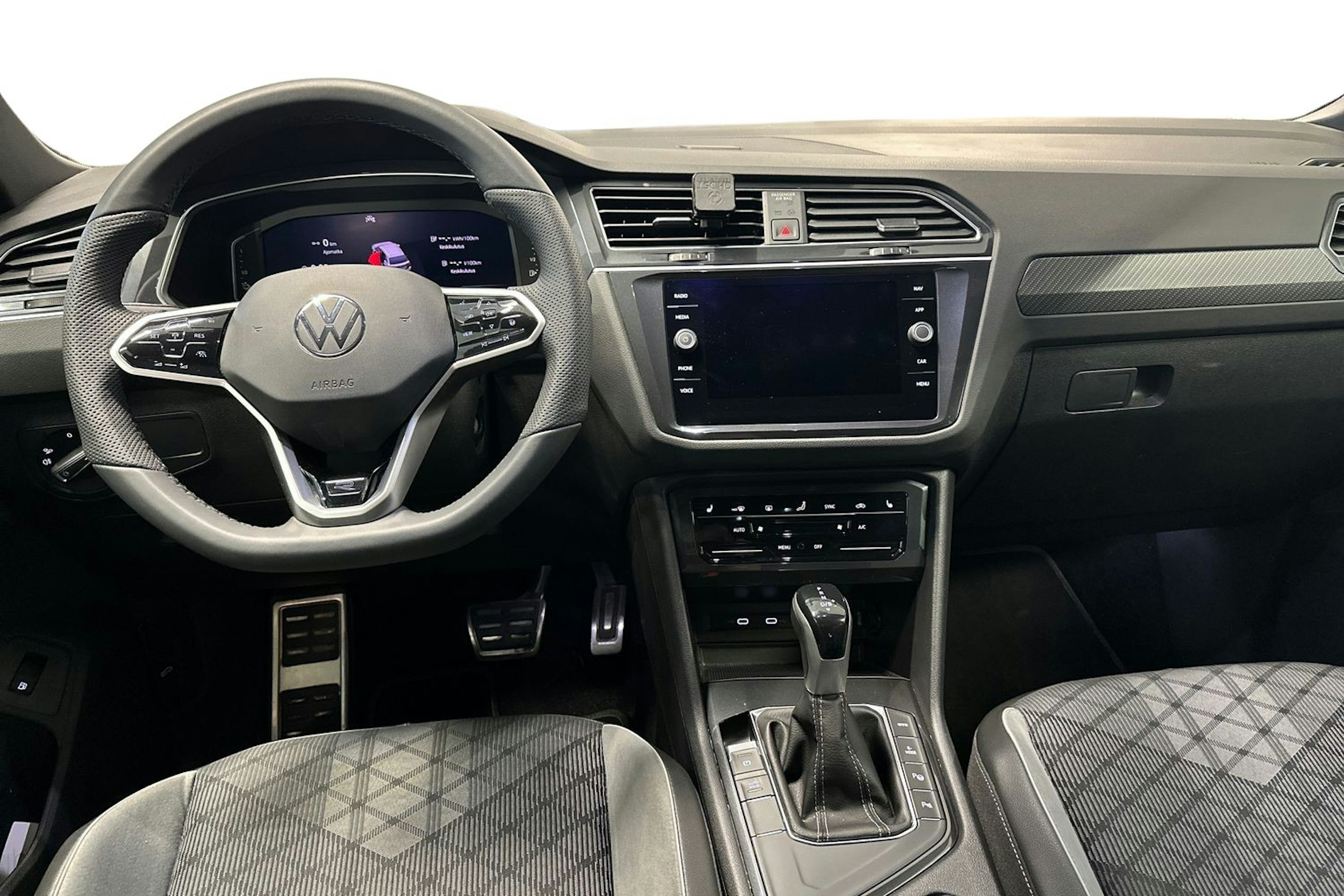 harmaa Volkswagen Tiguan 2021 kuva 9.