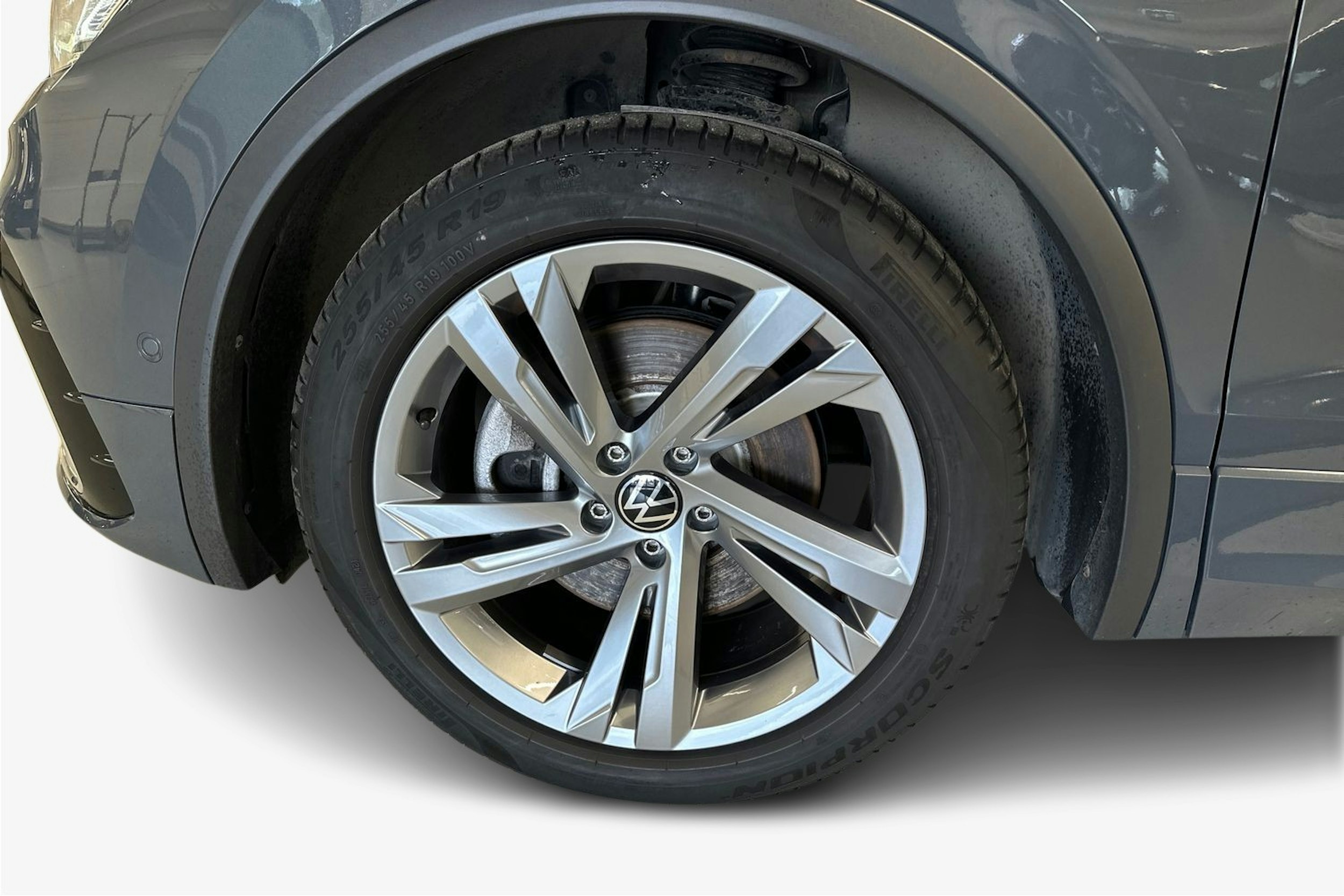 harmaa Volkswagen Tiguan 2021 kuva 11.