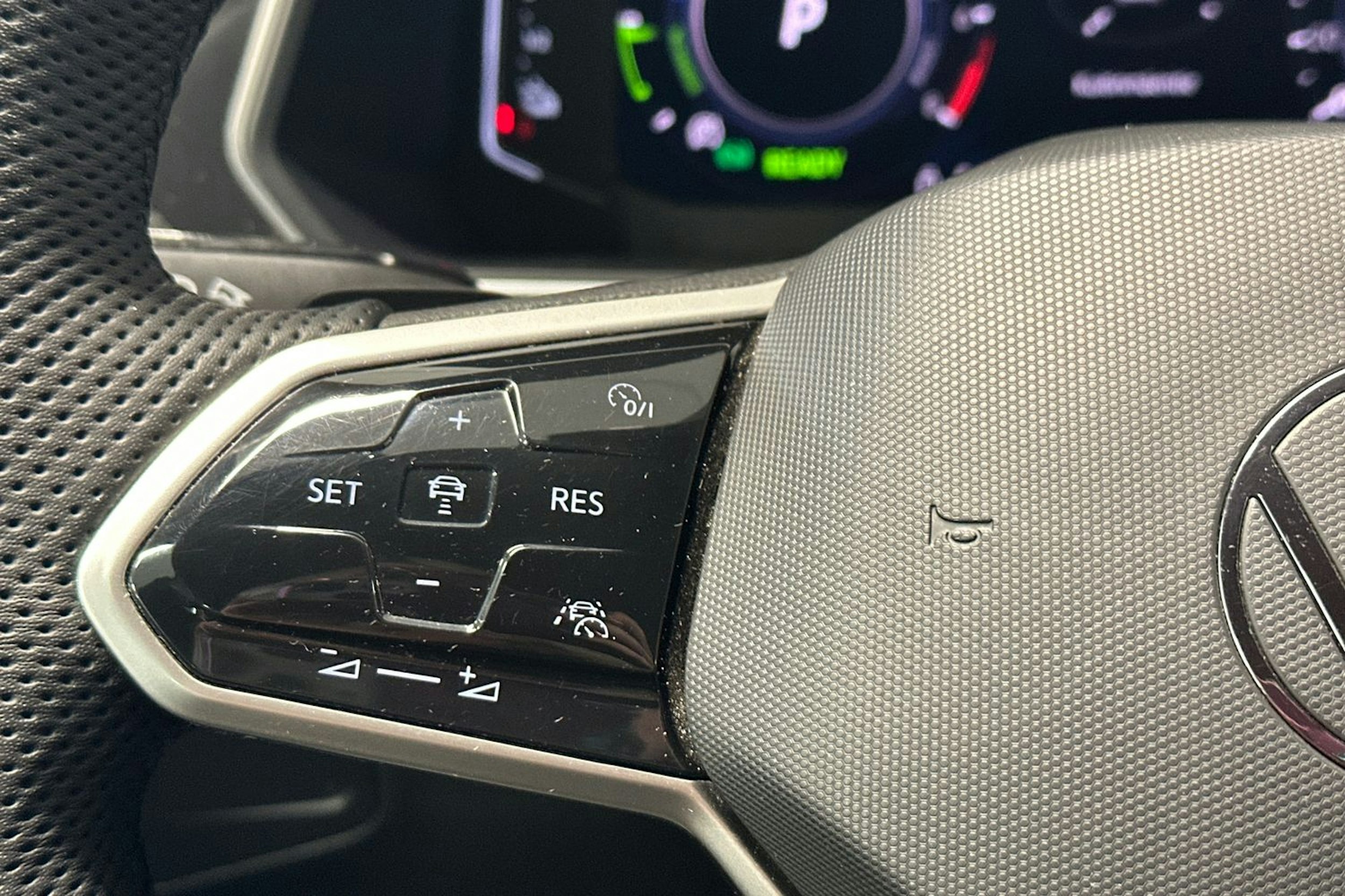 harmaa Volkswagen Tiguan 2021 kuva 16.