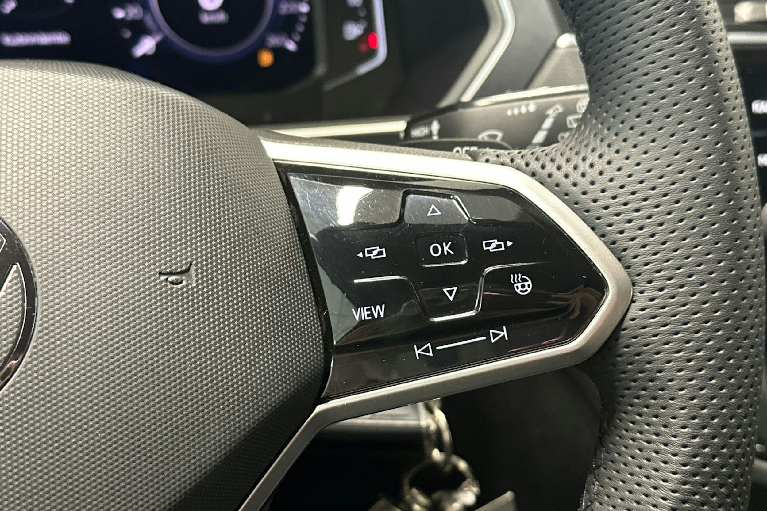 harmaa Volkswagen Tiguan 2021 kuva 17.