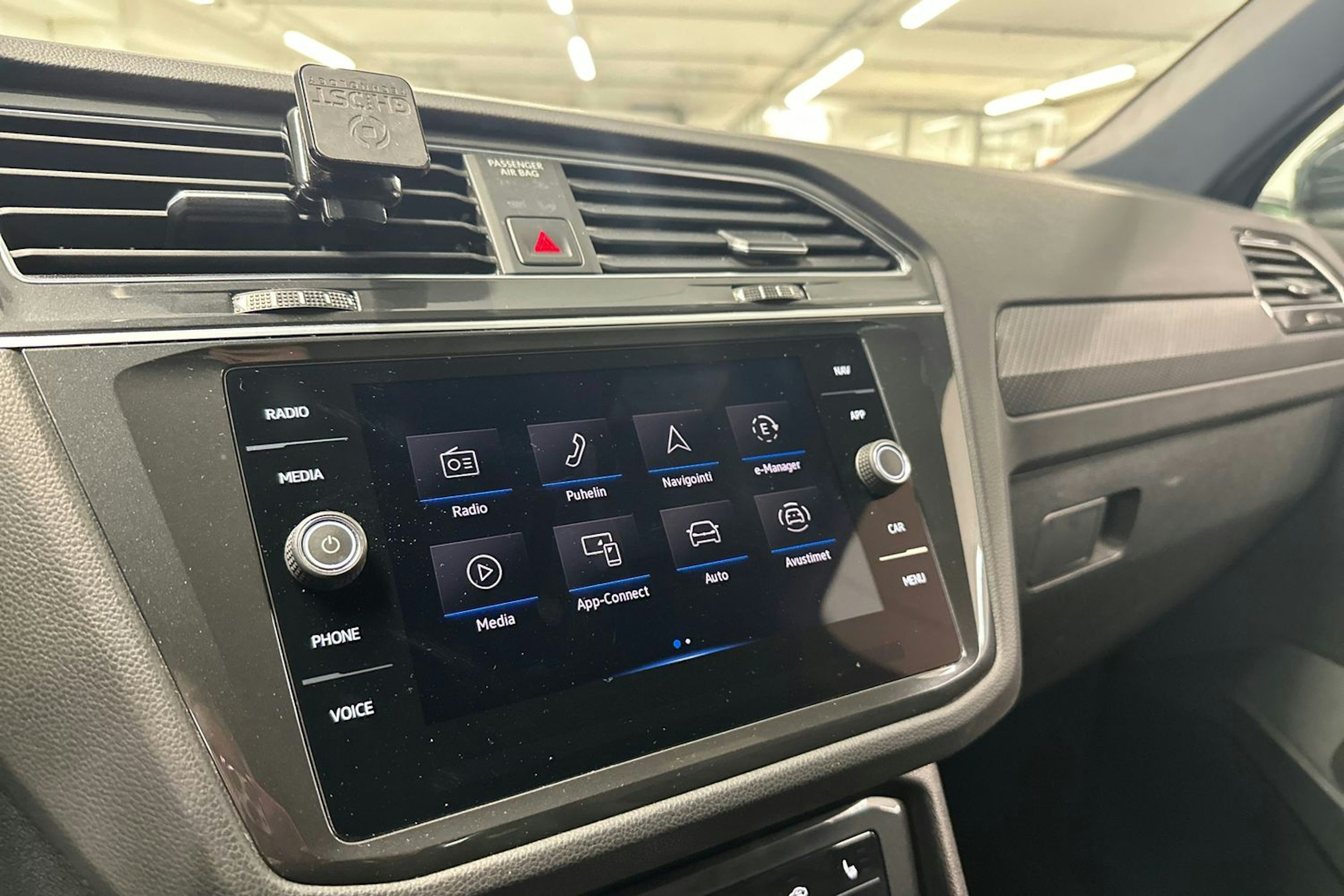 harmaa Volkswagen Tiguan 2021 kuva 19.