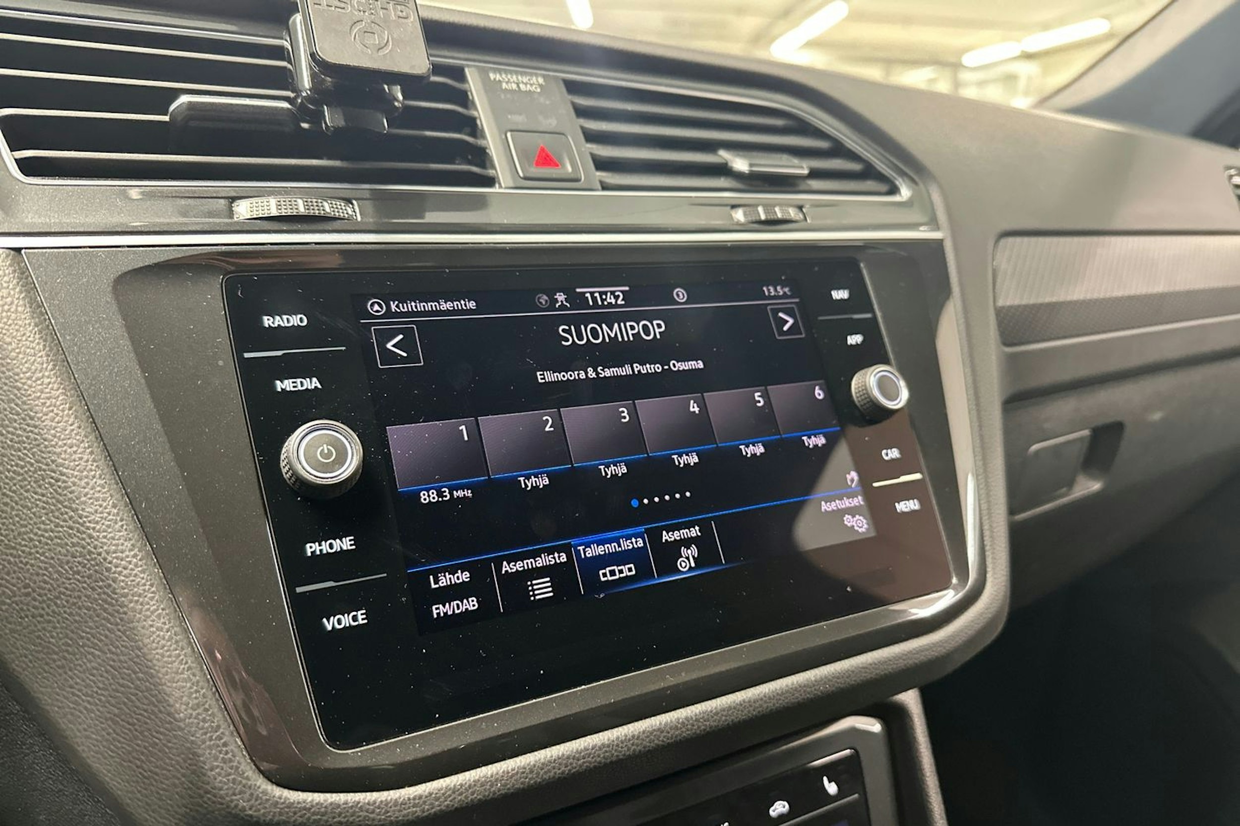harmaa Volkswagen Tiguan 2021 kuva 21.
