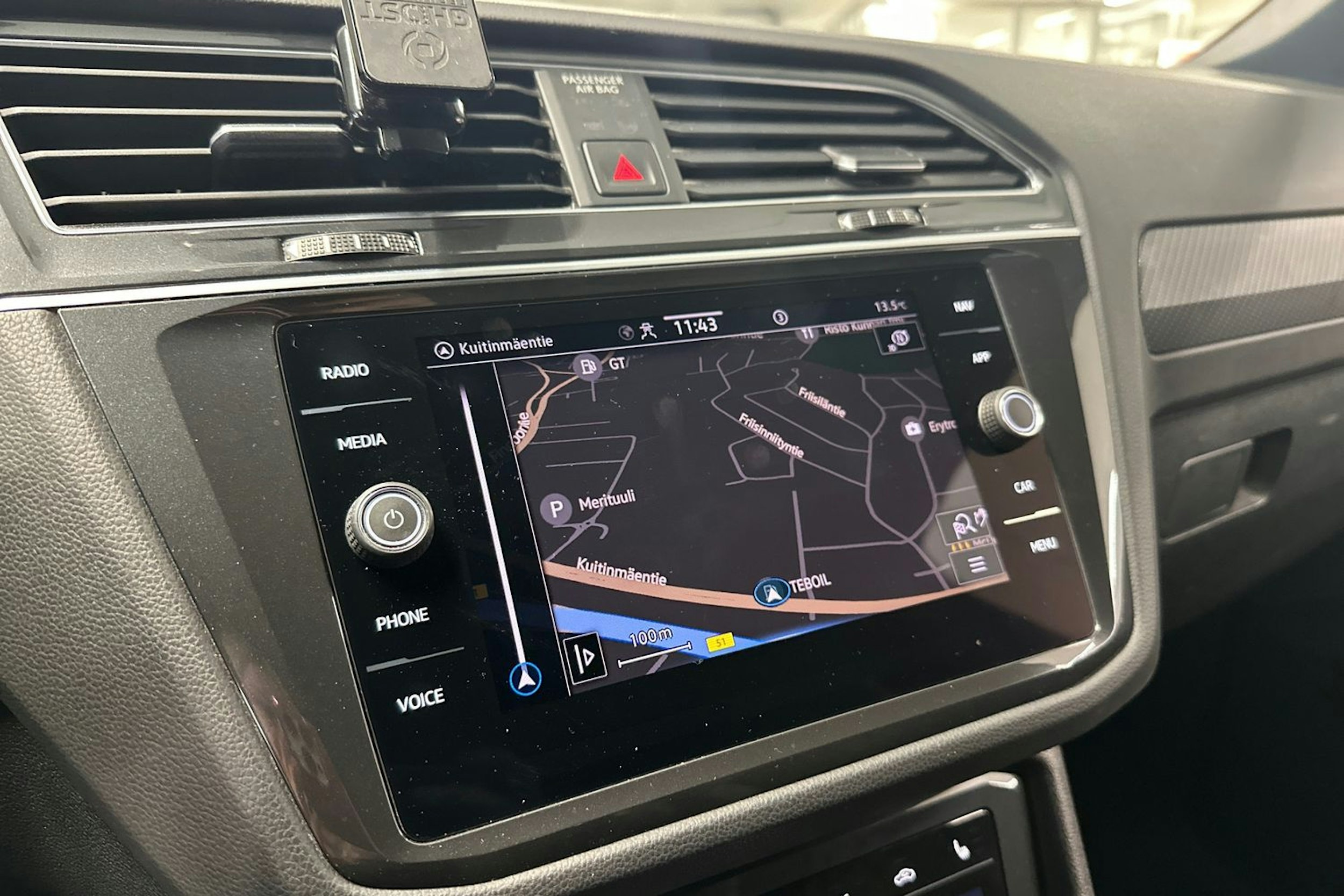 harmaa Volkswagen Tiguan 2021 kuva 23.