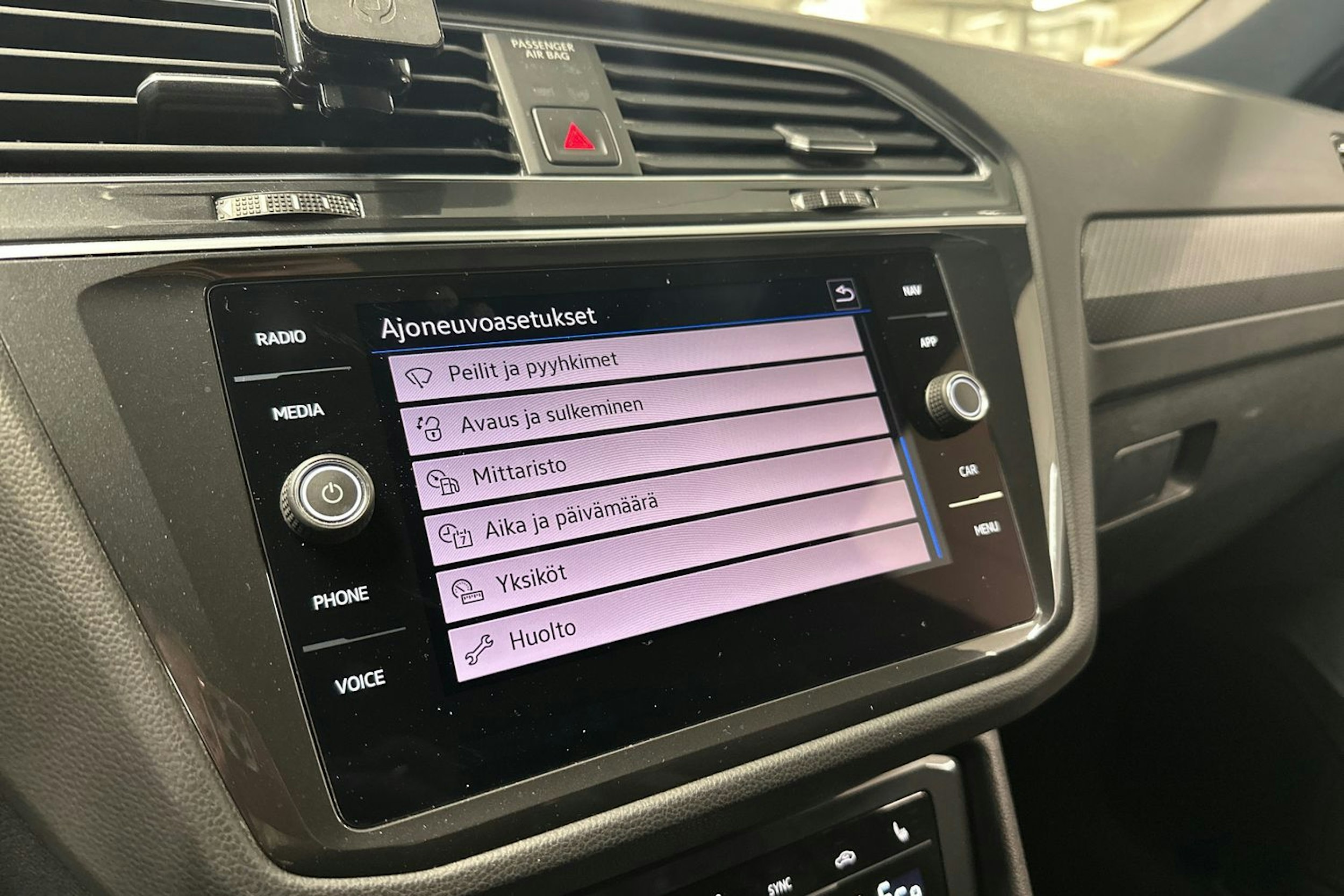 harmaa Volkswagen Tiguan 2021 kuva 29.