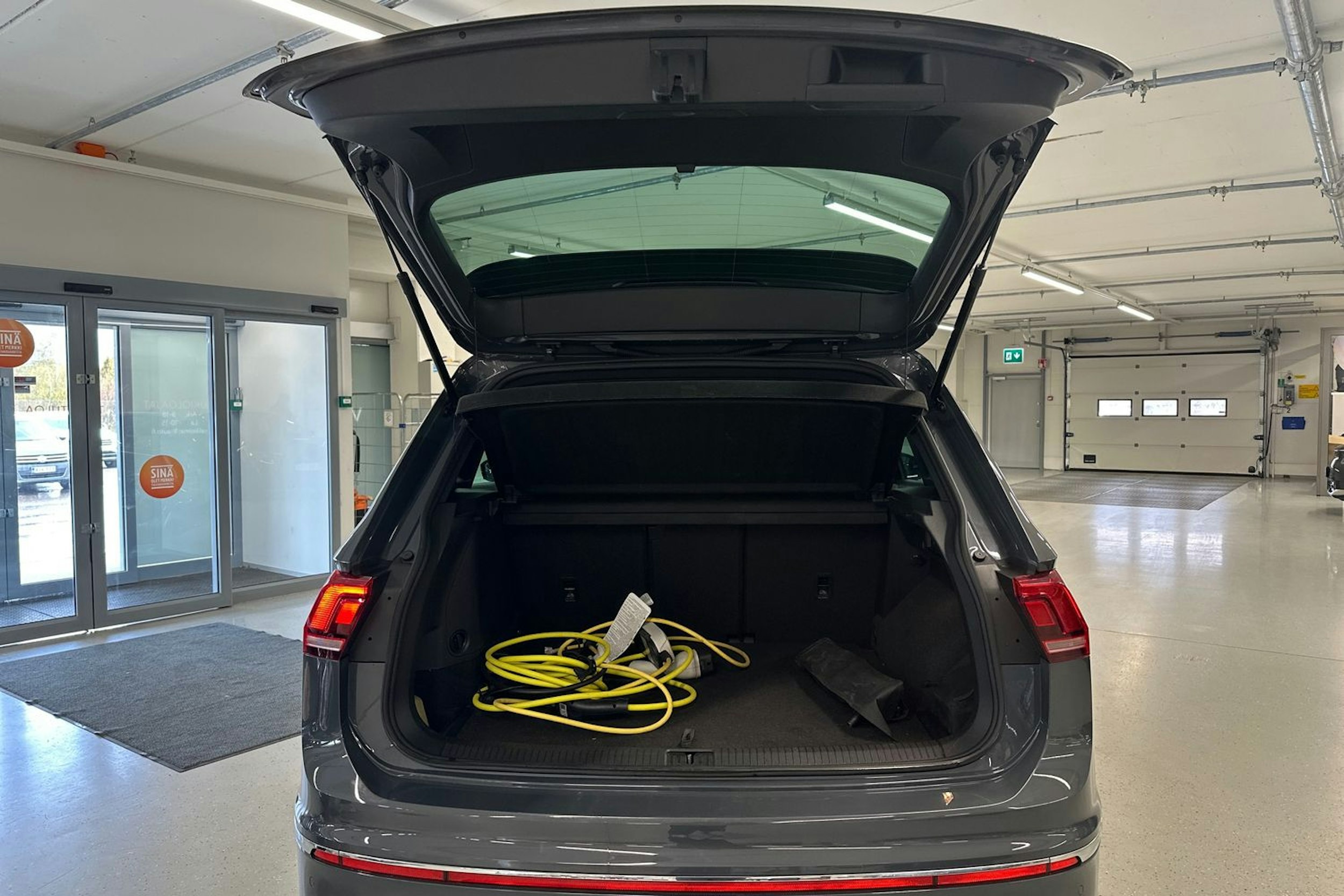 harmaa Volkswagen Tiguan 2021 kuva 39.