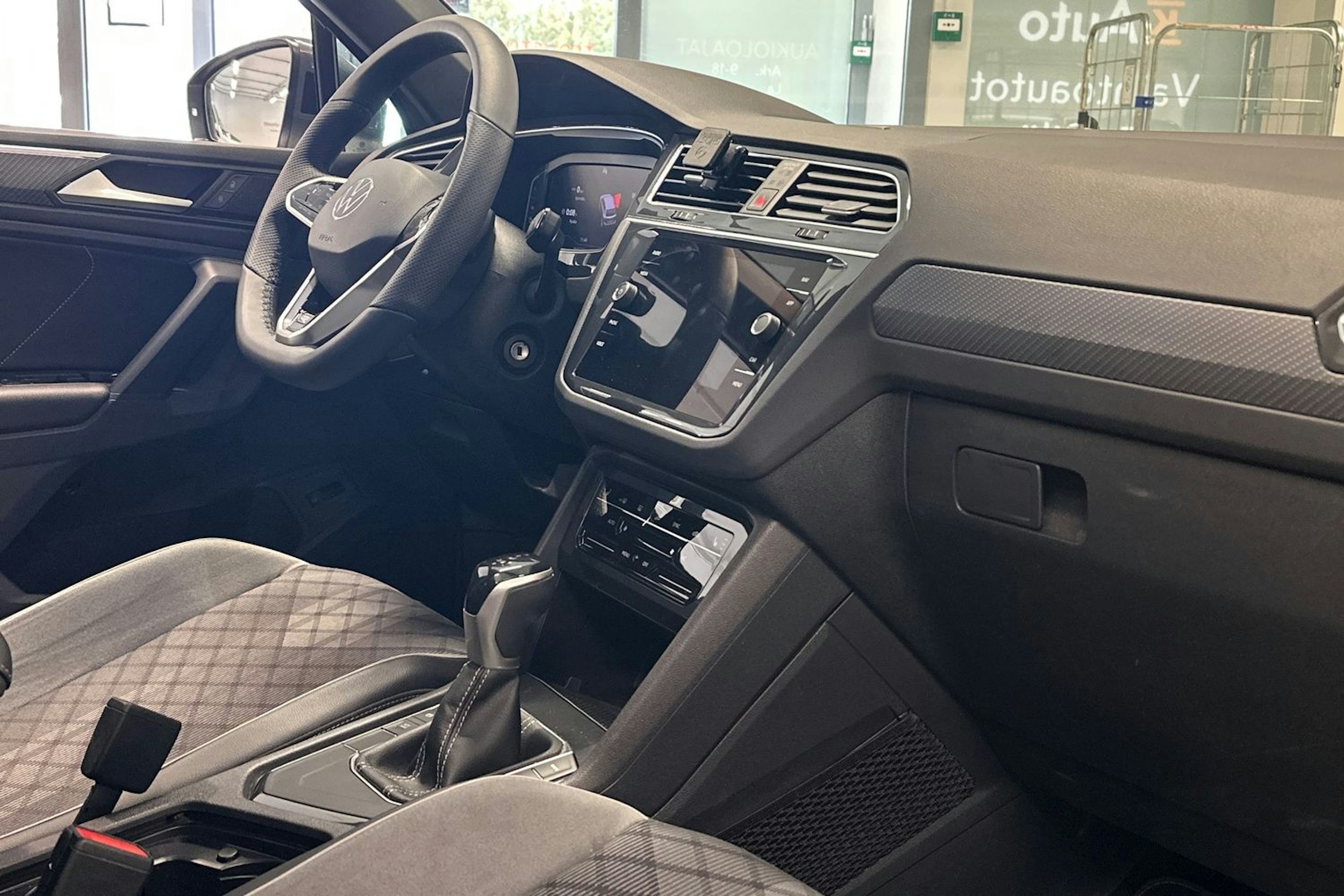 harmaa Volkswagen Tiguan 2021 kuva 45.