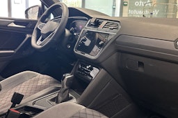 harmaa Volkswagen Tiguan 2021 kuva 45.