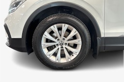 Valkoinen Volkswagen Tiguan 2021 kuva 11.