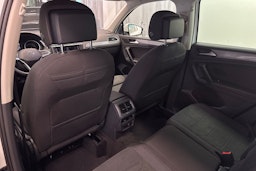 Valkoinen Volkswagen Tiguan 2021 kuva 14.