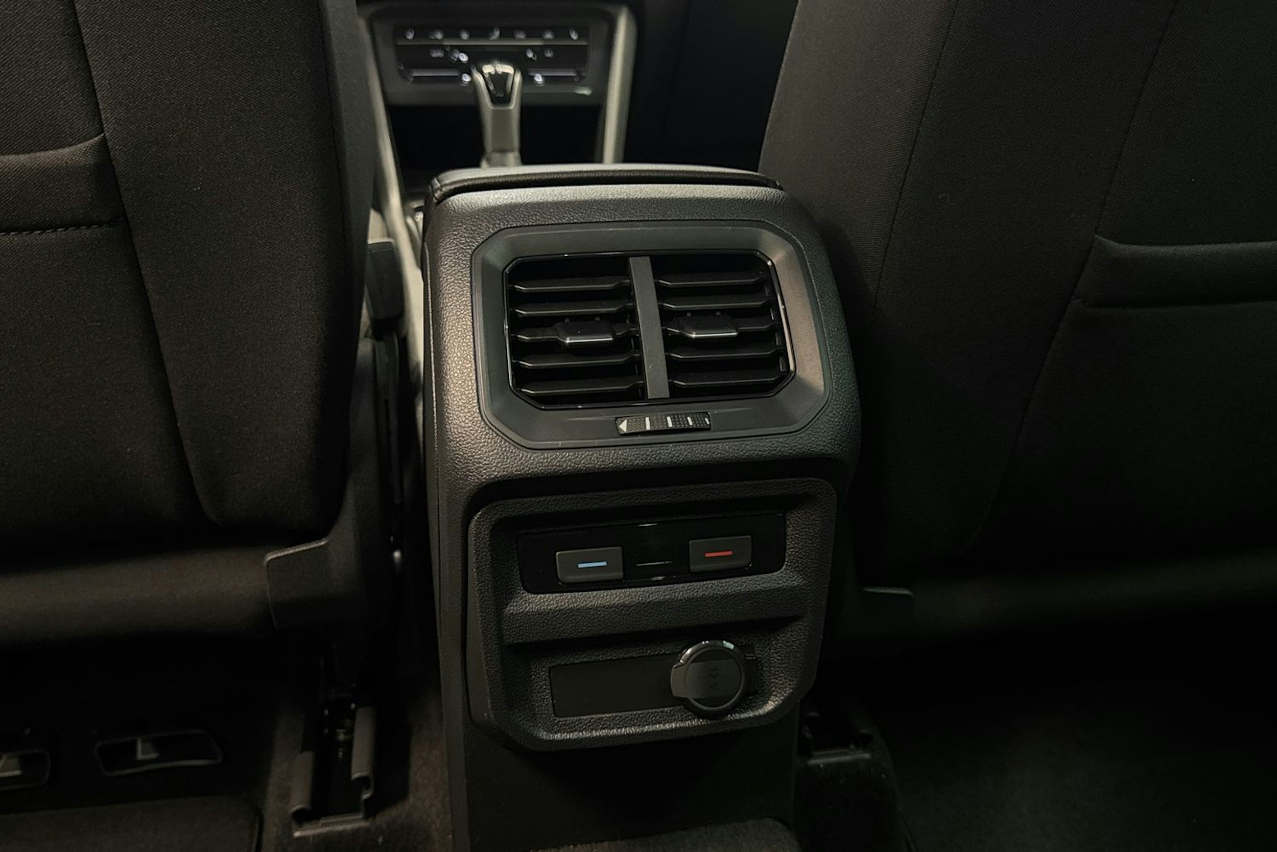 Valkoinen Volkswagen Tiguan 2021 kuva 15.