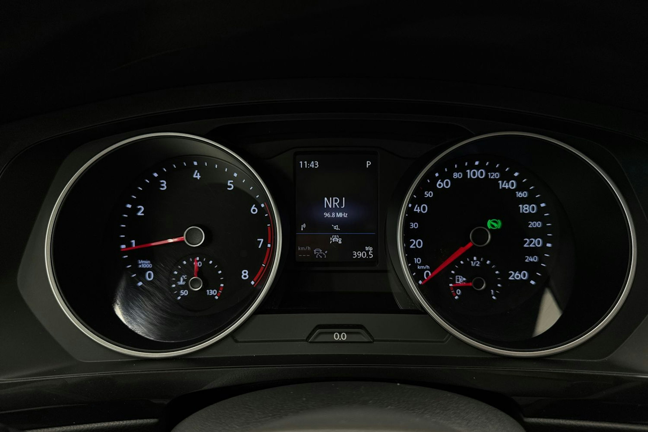 Valkoinen Volkswagen Tiguan 2021 kuva 19.