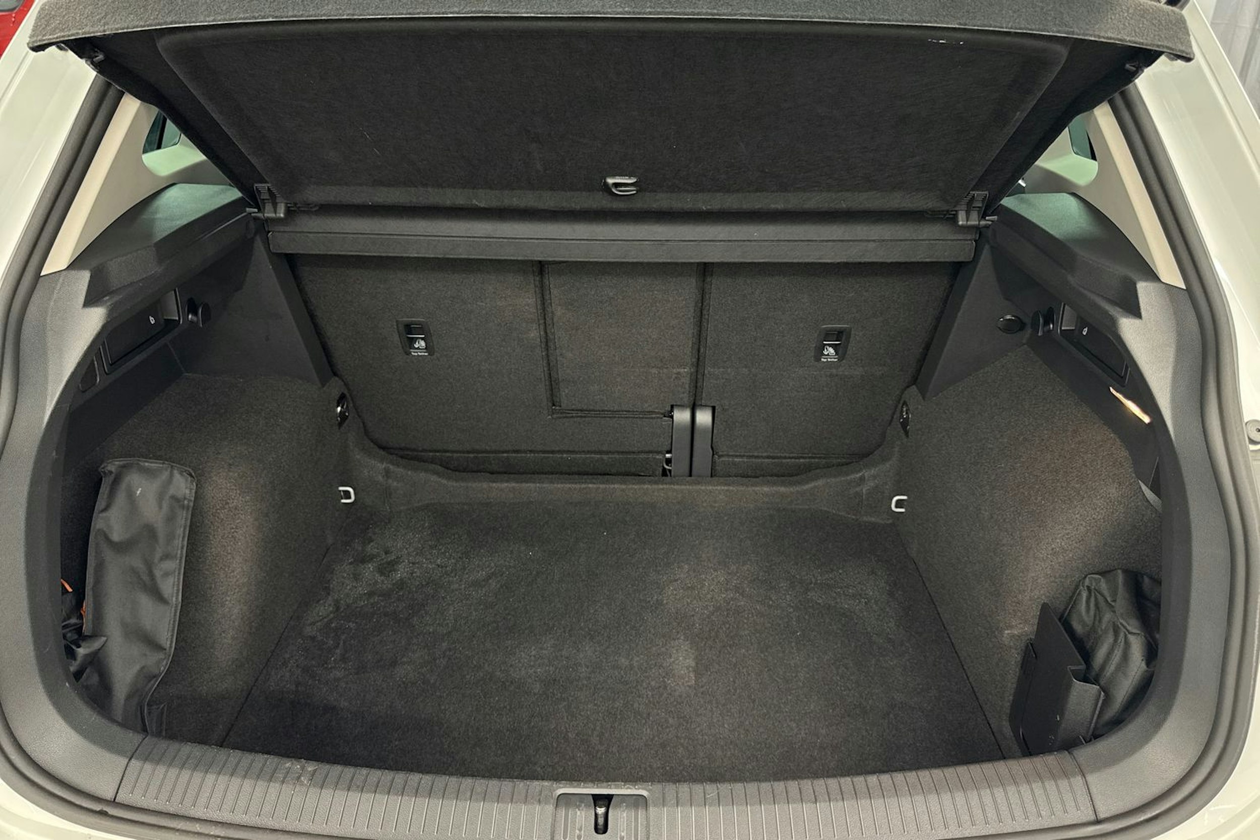 Valkoinen Volkswagen Tiguan 2021 kuva 28.