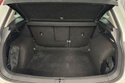 Valkoinen Volkswagen Tiguan 2021 kuva 28.