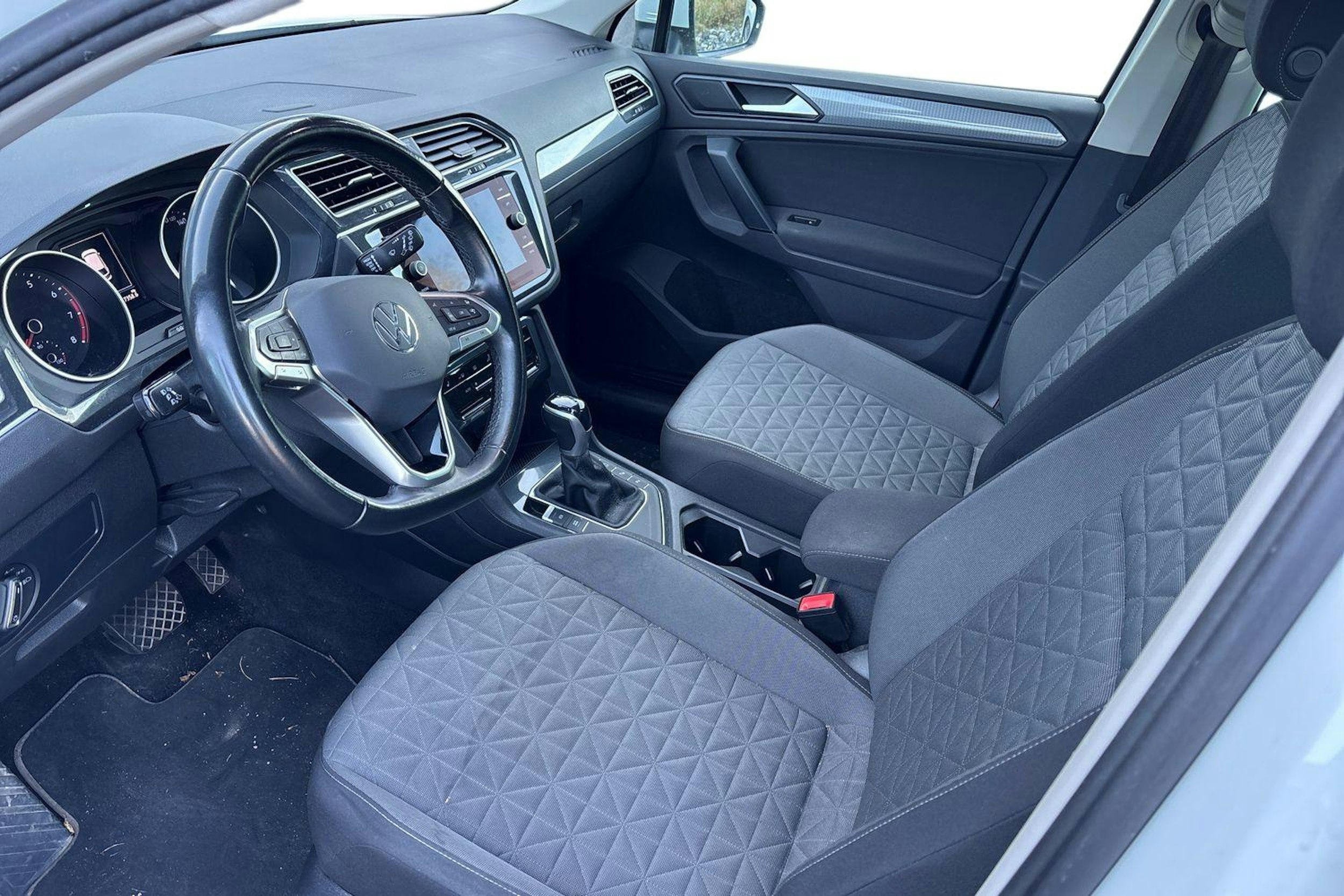 valkoinen Volkswagen Tiguan 2021 kuva 3.