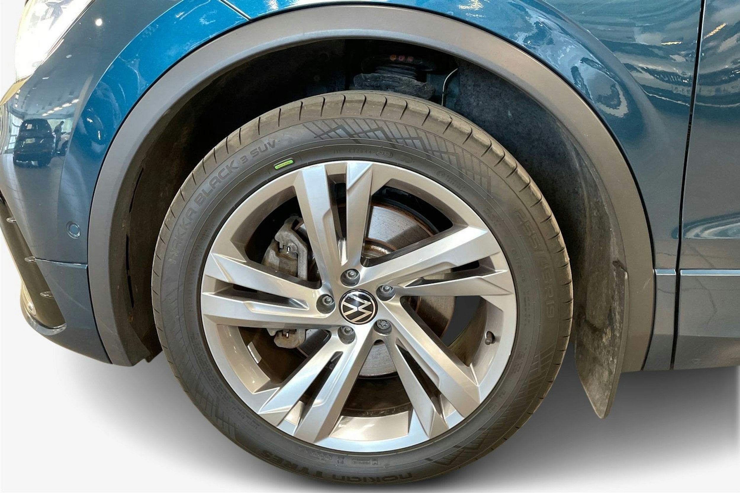 sininen Volkswagen Tiguan 2021 kuva 27.
