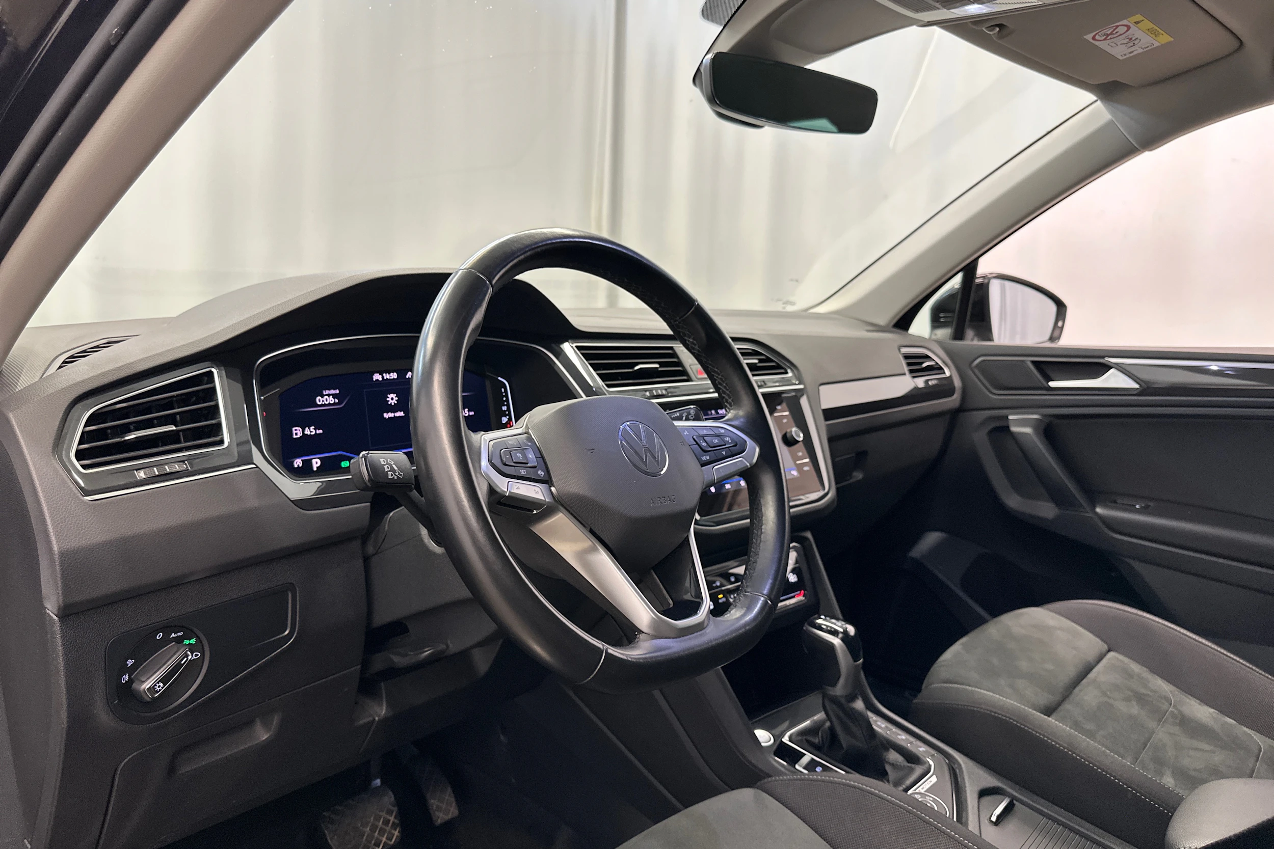musta Volkswagen Tiguan 2021 kuva 10.