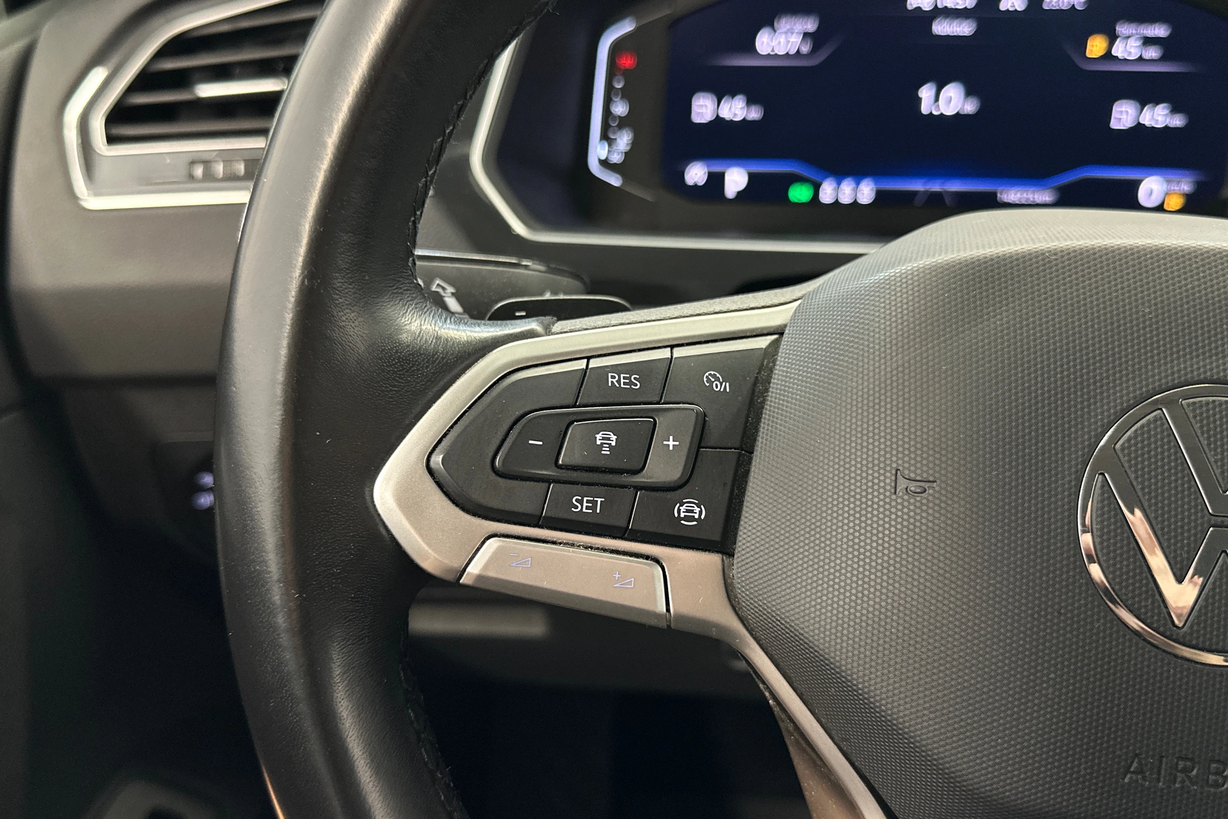 musta Volkswagen Tiguan 2021 kuva 13.